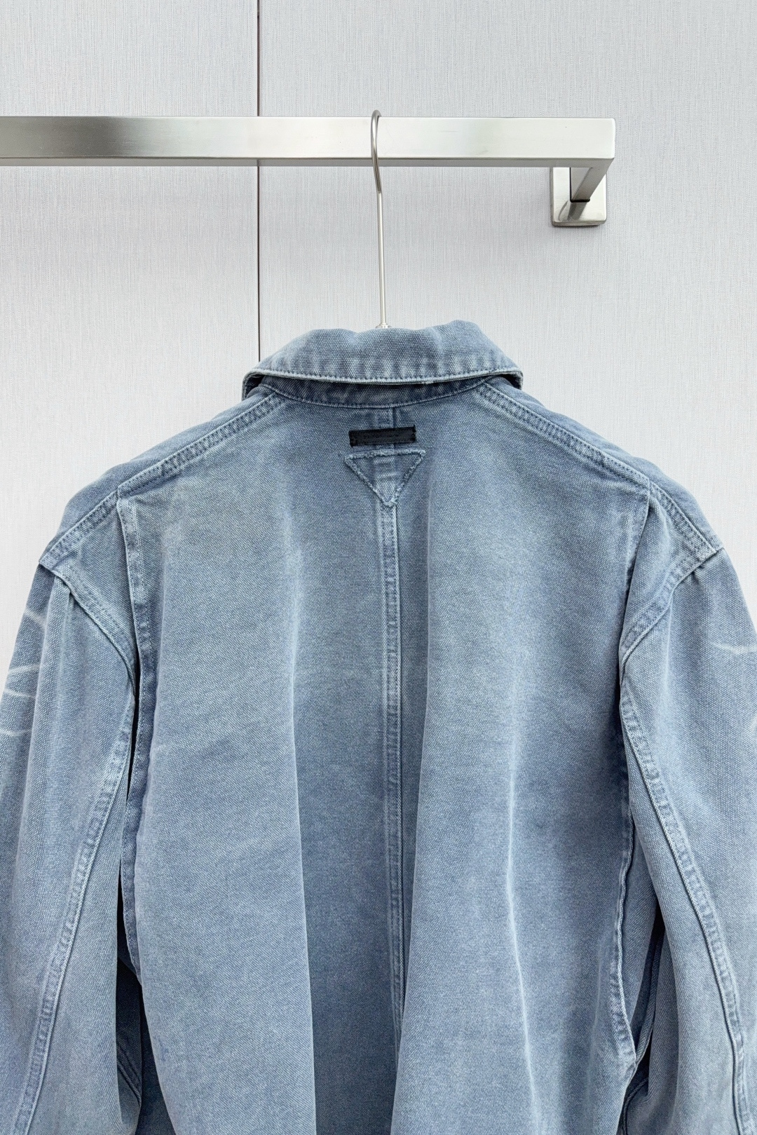 Prada 25FW Ice Blue Bag Jacket: Functional Luxury with Imperfect Sublime Concept - 图片 6