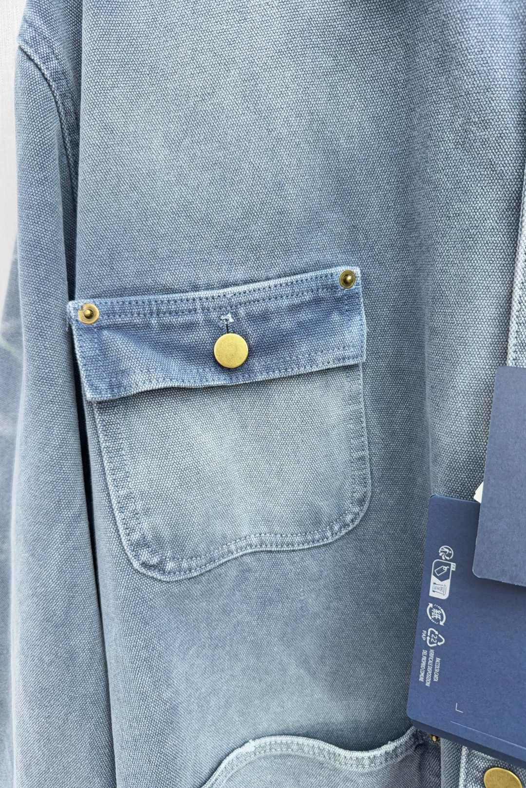 Prada 25FW Ice Blue Bag Jacket: Functional Luxury with Imperfect Sublime Concept - 图片 4