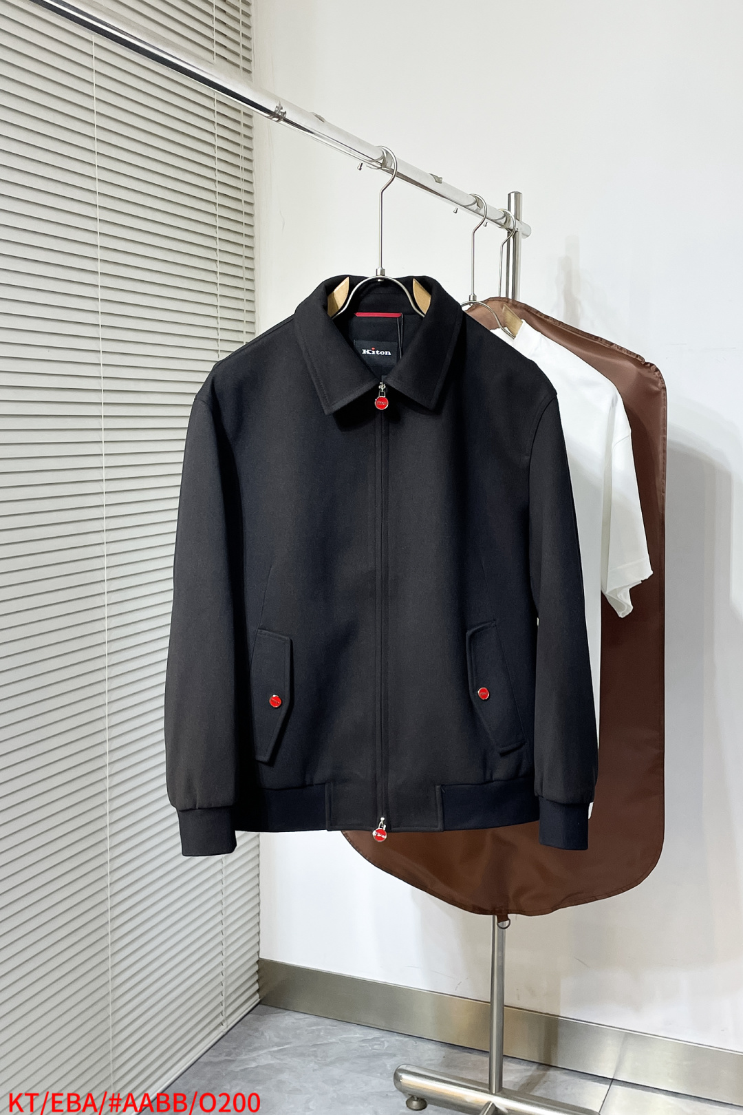 Kiton New Men’s Autumn/Winter Collection: Elegant, Detailed, Masterful Craftsmanship, Classic Designs for Urban Elite Men