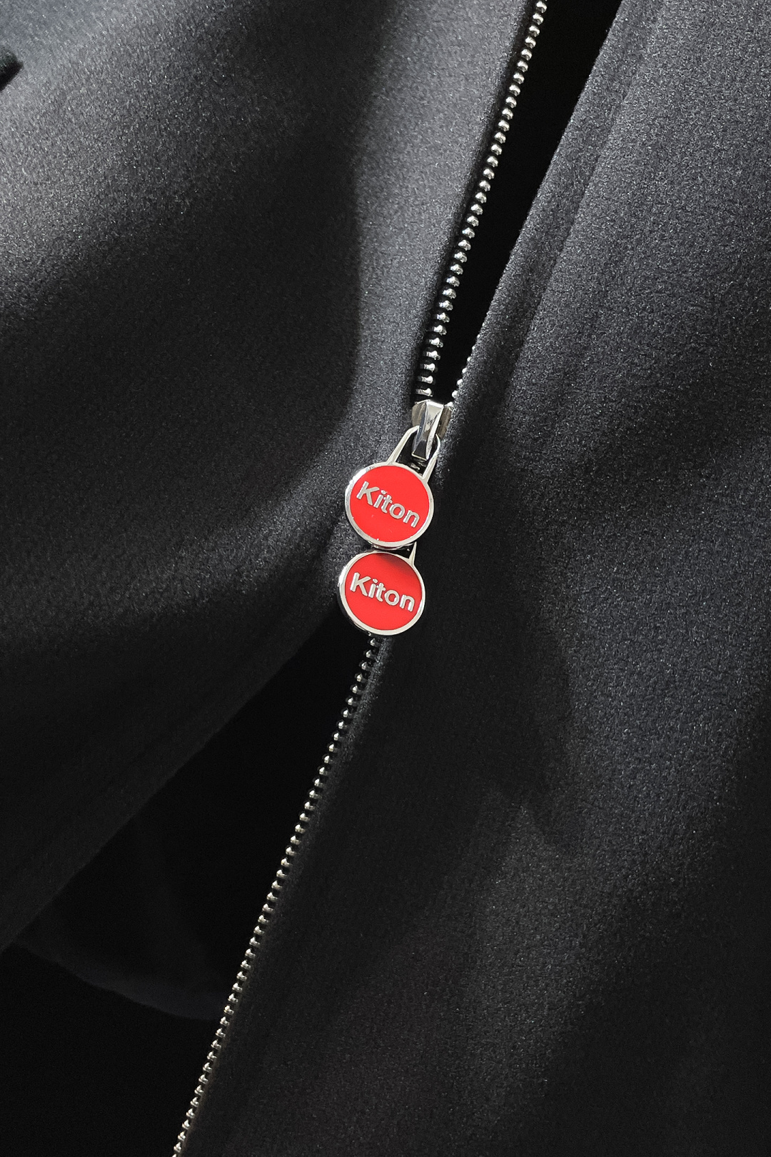 Kiton New Men’s Autumn/Winter Collection: Elegant, Detailed, Masterful Craftsmanship, Classic Designs for Urban Elite Men - 图片 6