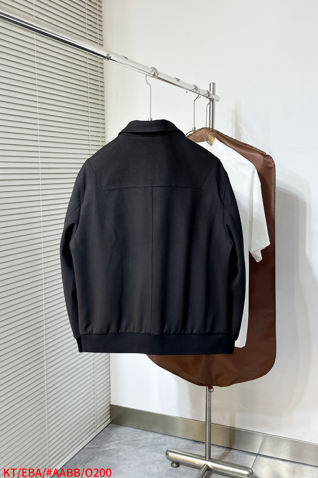 Kiton New Men’s Autumn/Winter Collection: Elegant, Detailed, Masterful Craftsmanship, Classic Designs for Urban Elite Men - 图片 3