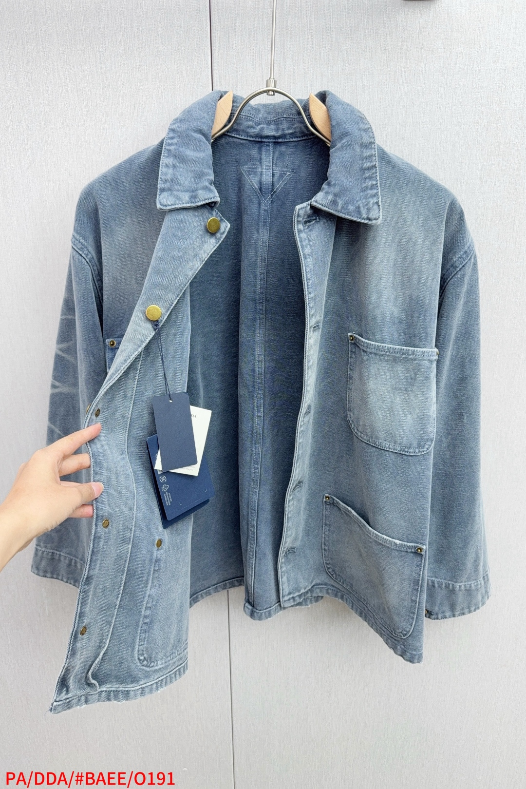 Prada 25FW Ice Blue Bag Jacket: Functional Luxury with Imperfect Sublime Concept - 图片 9