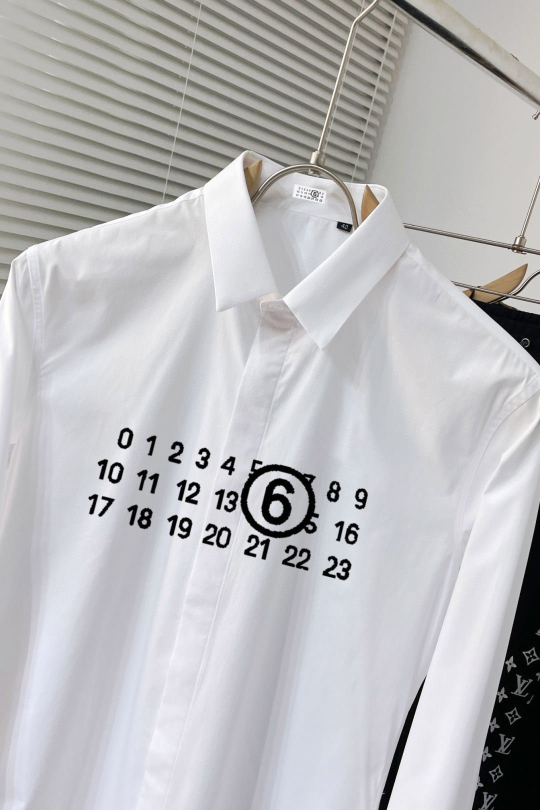 “Magira Long-Sleeved Shirts: High-Grade Fashion with Original Fabrics and Classic Logo” - 图片 4