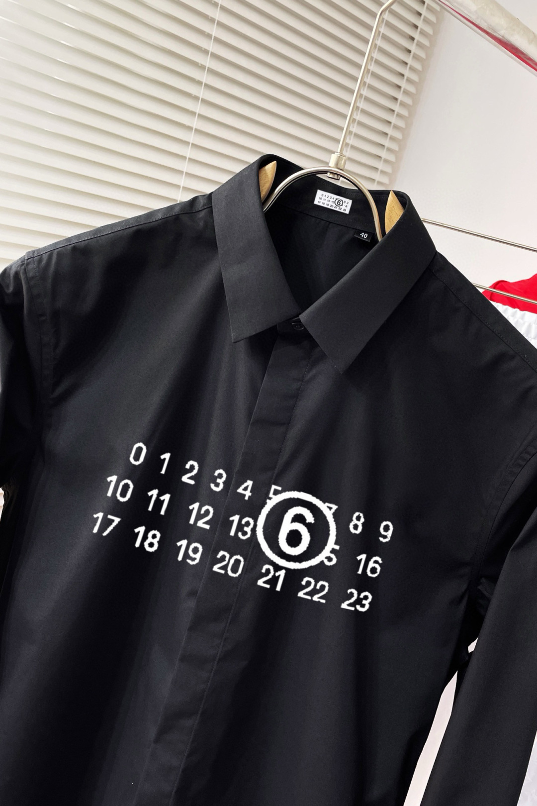 “Magira Long-Sleeved Shirt: Fashionable, High-Quality, and Comfortable Unisex Apparel” - 图片 4