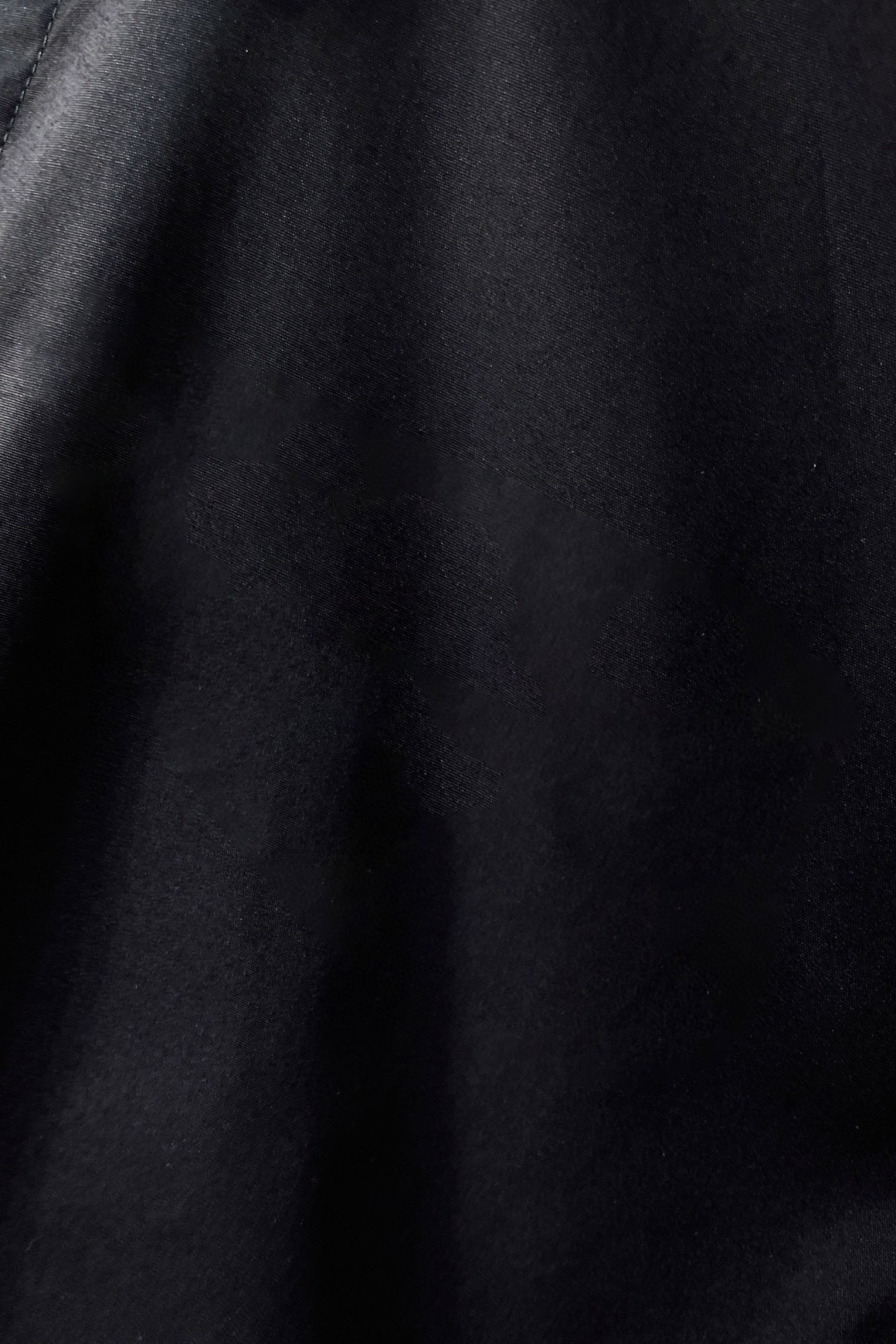 “Magira Long-Sleeved Shirt: Fashionable, High-Quality, and Comfortable Unisex Apparel” - 图片 6