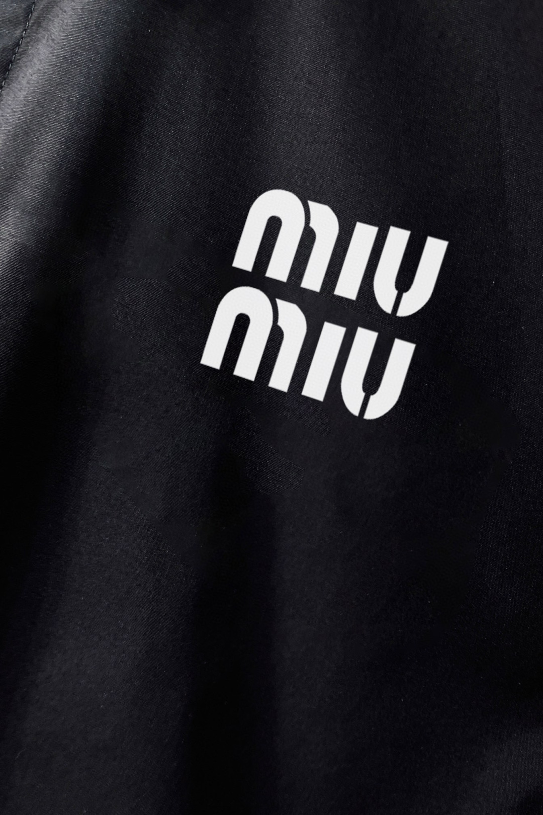 “High-Grade MiuMiu Long-Sleeved Shirts with Original Fabrics Available in Limited Channels” - 图片 5
