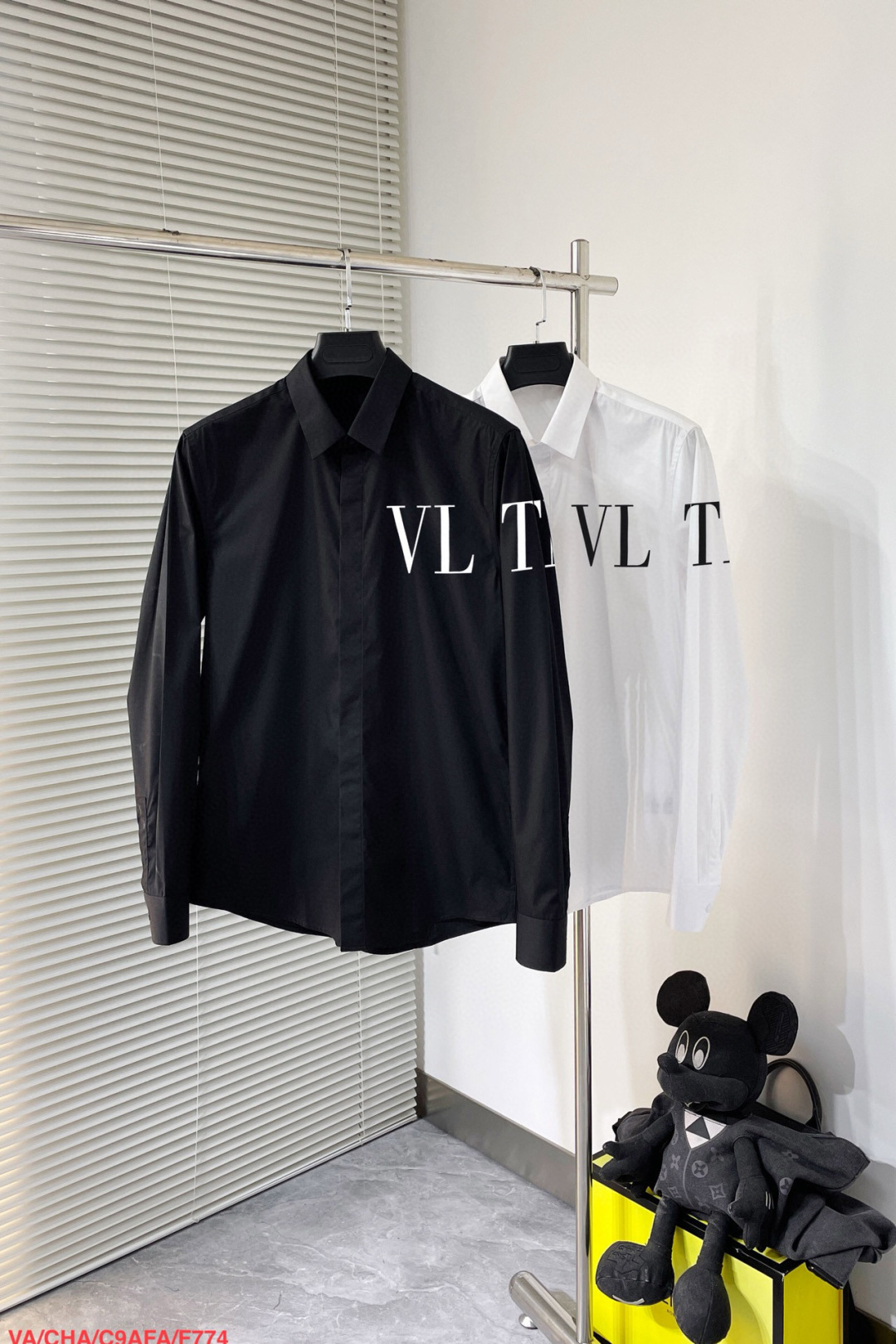 Valentino Long-Sleeved Shirts: High-Grade Fashion with Original Fabrics and Classic Logo - 图片 9