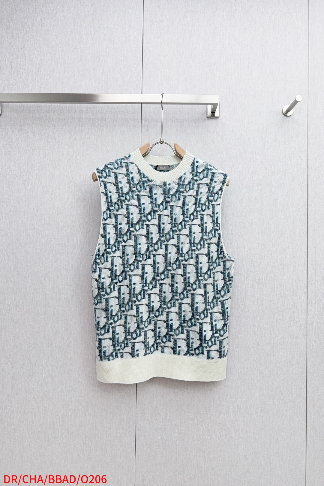 Elegant White and Blue Wool Oblique Stamps with Chorded Collar – Sizes XS to L