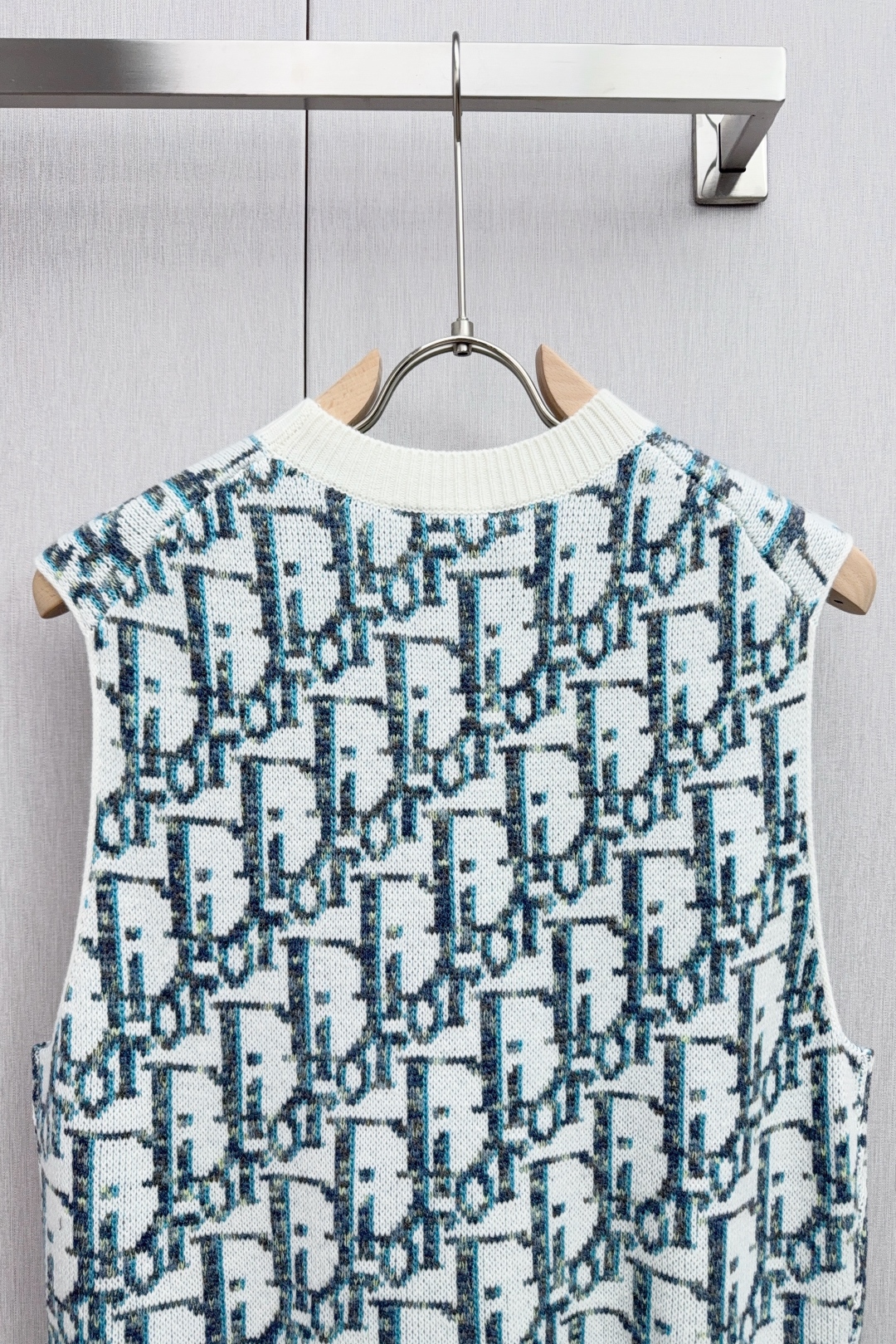 Elegant White and Blue Wool Oblique Stamps with Chorded Collar – Sizes XS to L - 图片 8