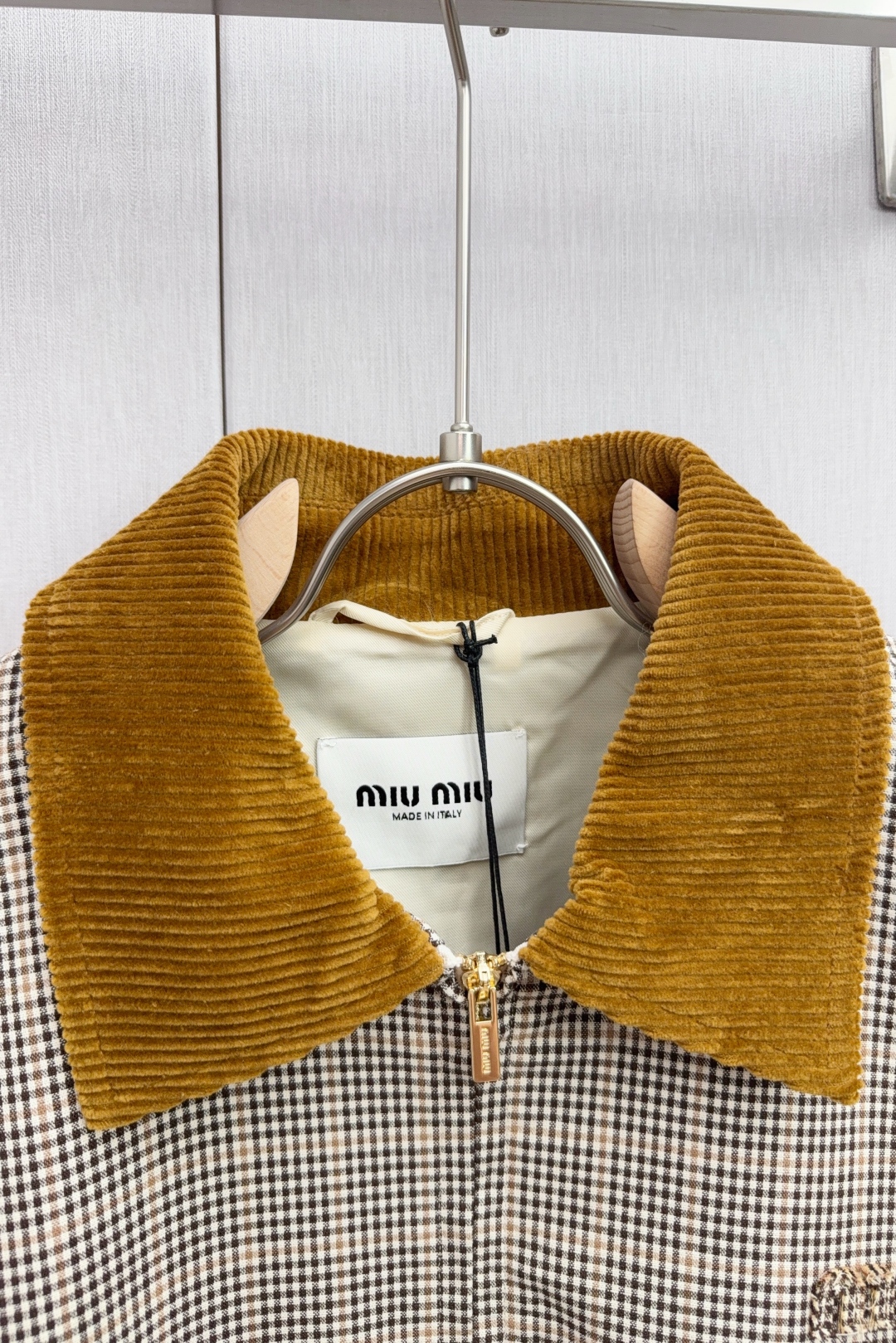 Miu Miu’s New Jackets: Typical Male Elements with a Fashionable Twist - 图片 4