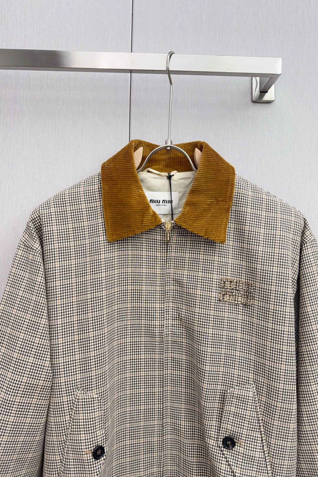Miu Miu’s New Jackets: Typical Male Elements with a Fashionable Twist - 图片 3