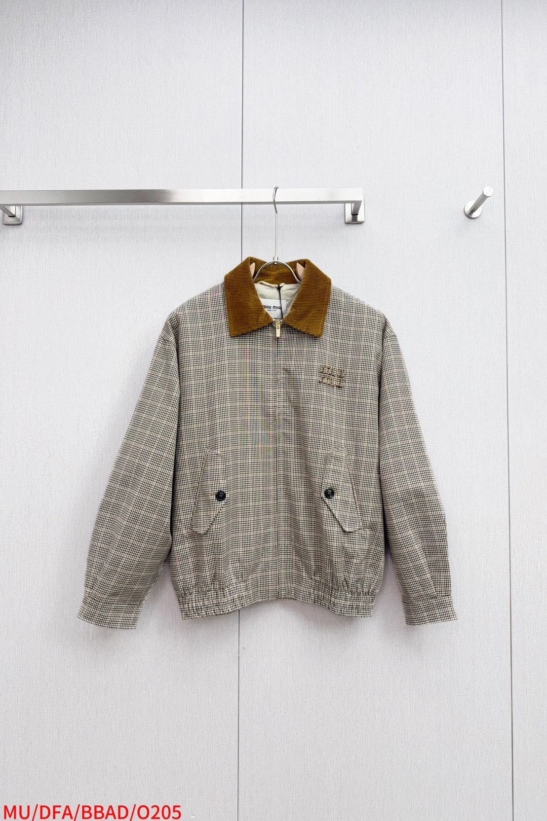 Miu Miu’s New Jackets: Typical Male Elements with a Fashionable Twist - 图片 1