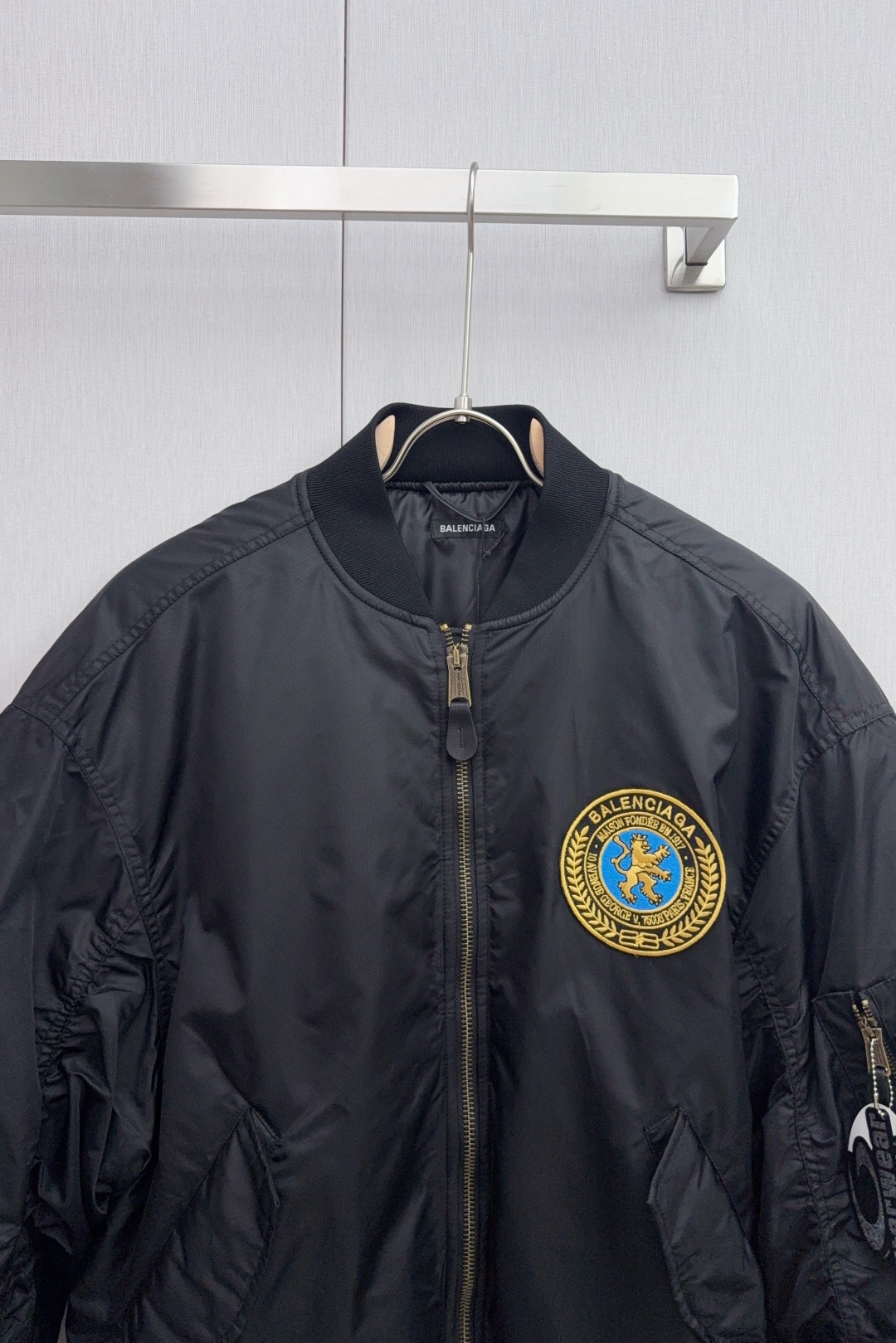 Balenciaga 2025 FW Bomber Flight Jacket with Zilong Embroidery and Leather Details - 图片 3