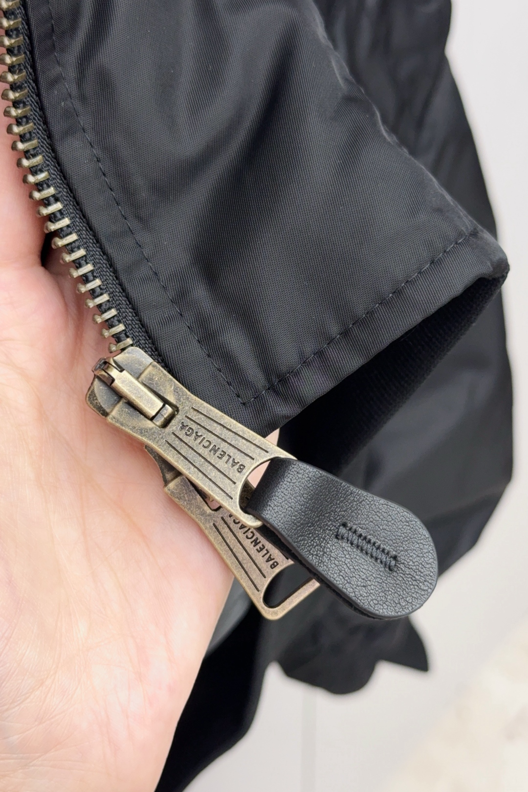 Balenciaga 2025 FW Bomber Flight Jacket with Zilong Embroidery and Leather Details - 图片 7