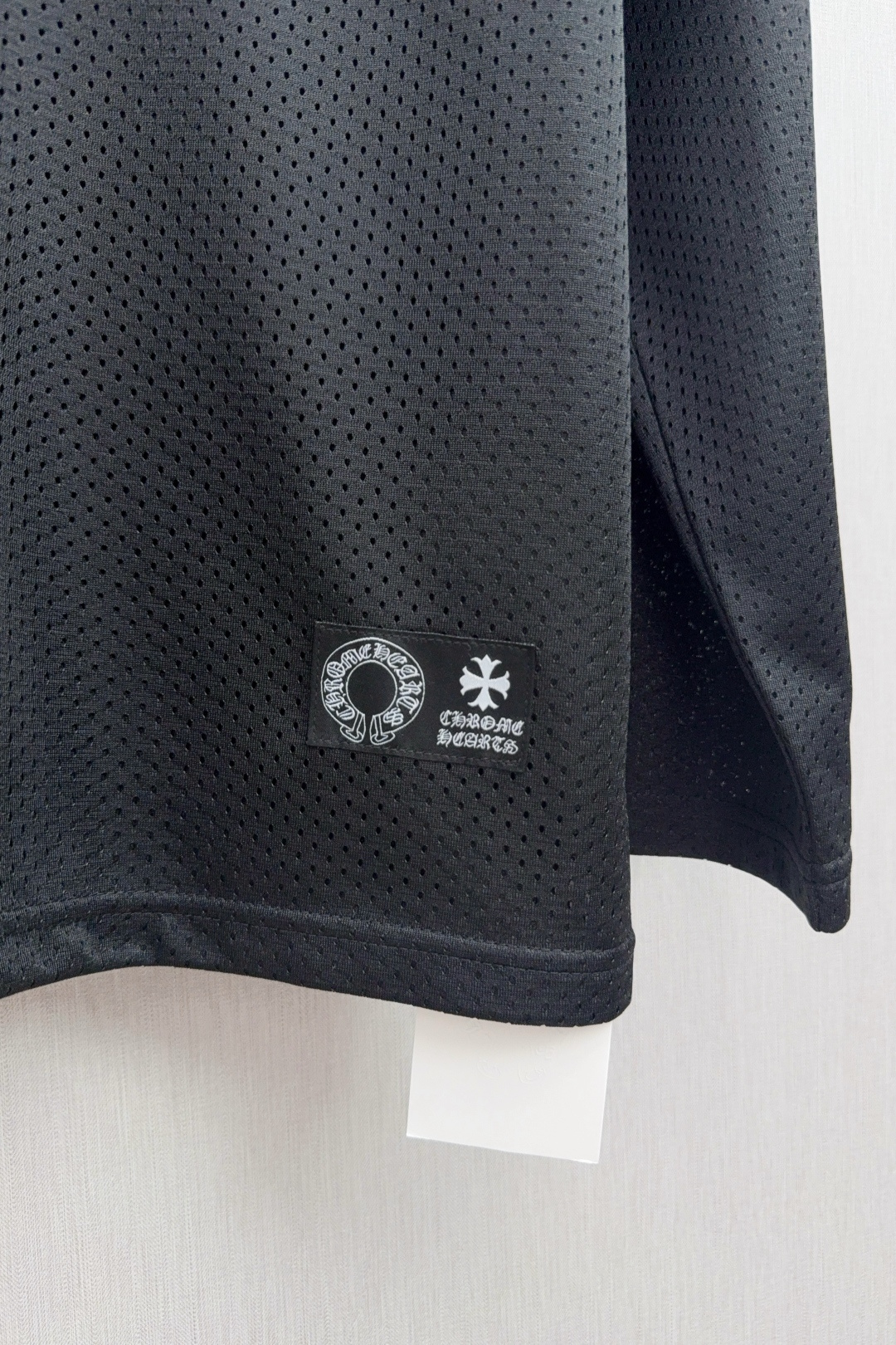 Chrome Heartcrobatic Long Sleeve V-Neck Cotton T-Shirt in Black, Sizes SML - 图片 5