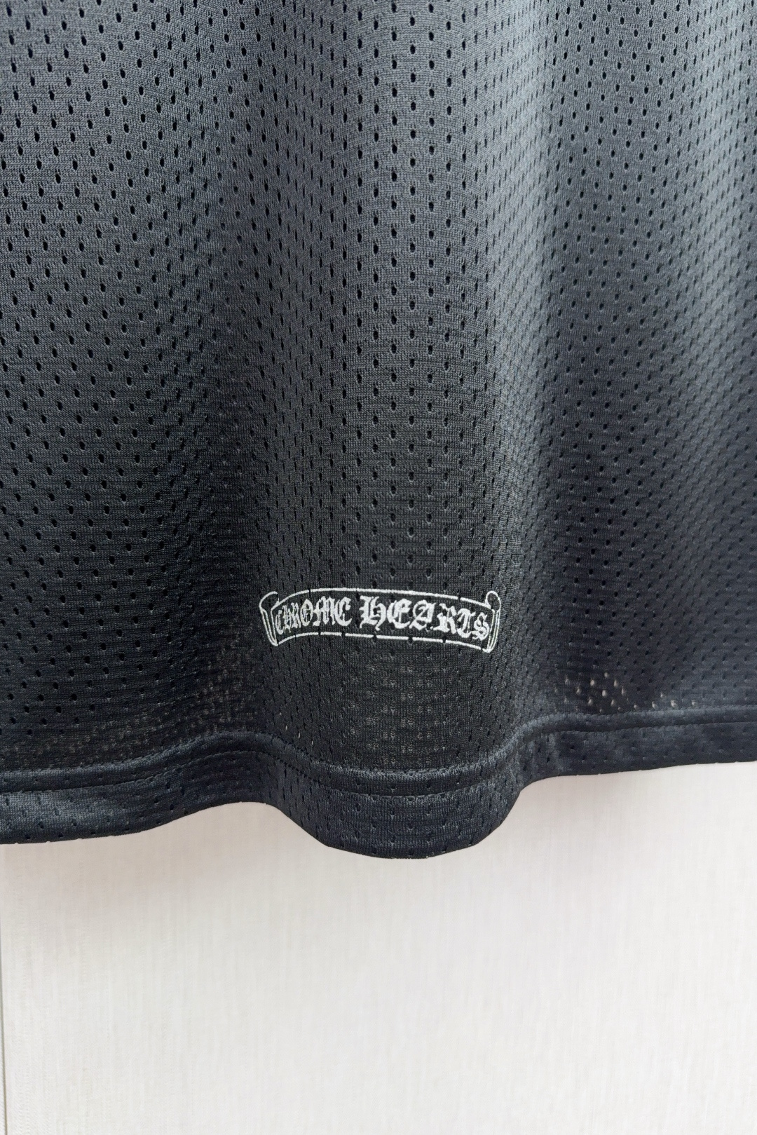 Chrome Heartcrobatic Long Sleeve V-Neck Cotton T-Shirt in Black, Sizes SML - 图片 6