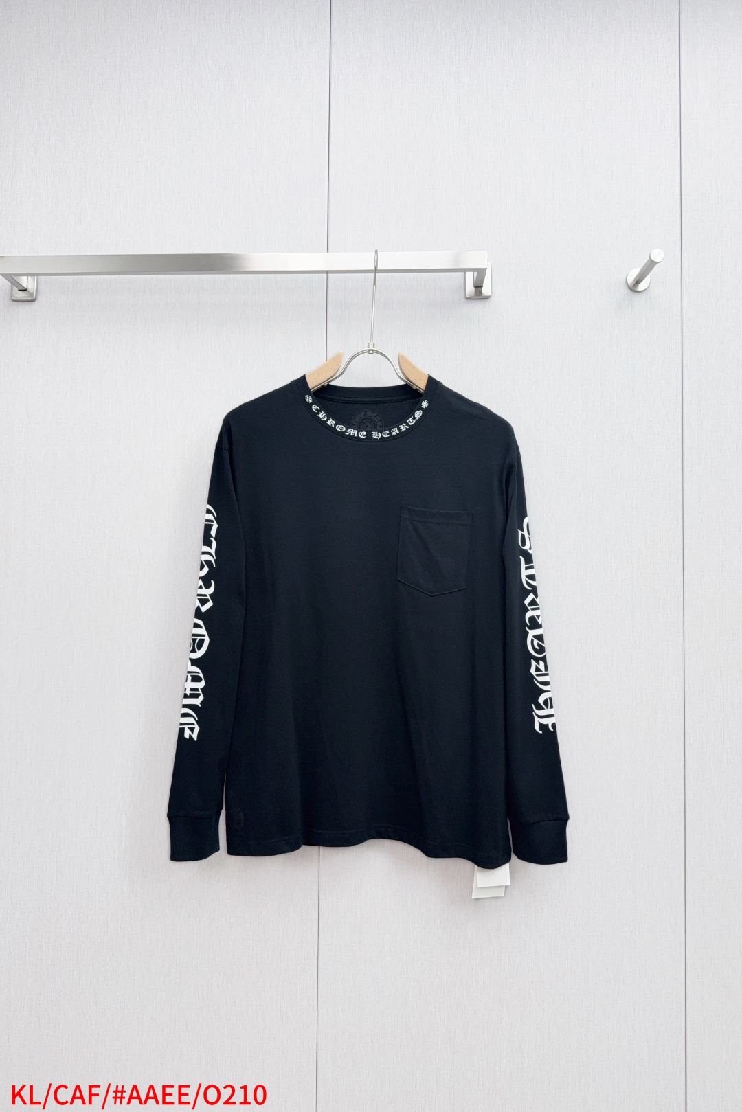 Review: Chrome Heartcroft Arm Cuffs T-shirt in Cotton with Stylish Design - 图片 1