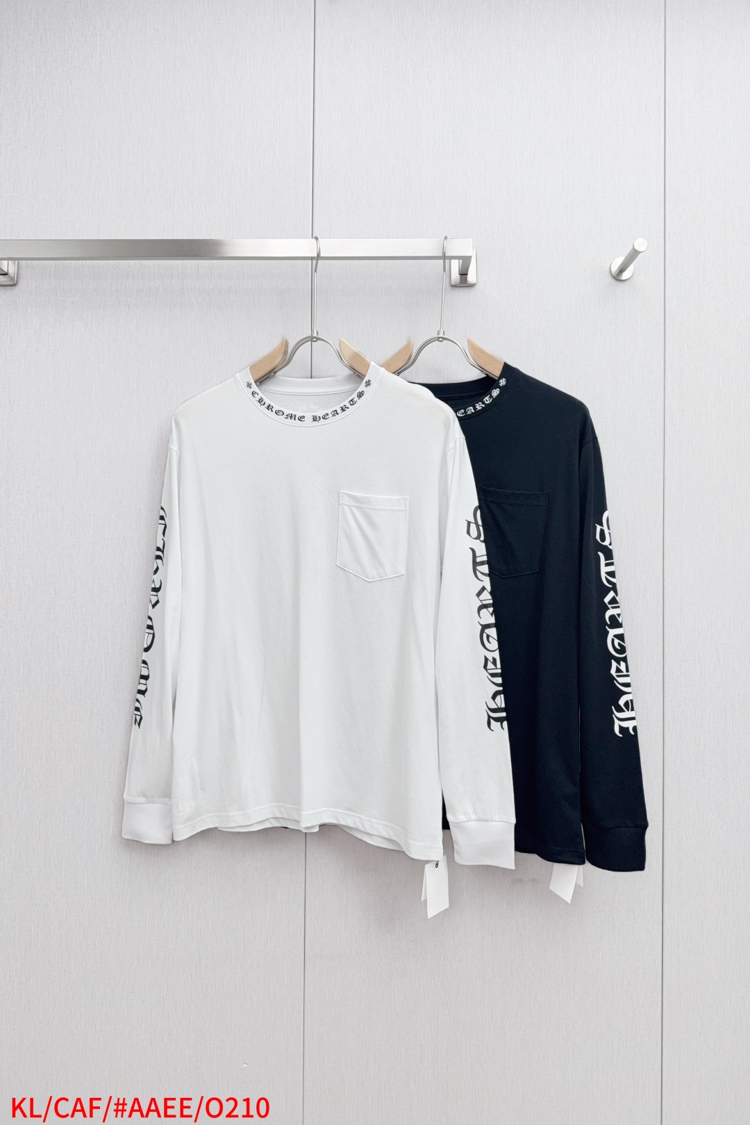 Stylish Chrome Heartcroft Cotton Arm Cuffs T-shirt in Black and White - 图片 1