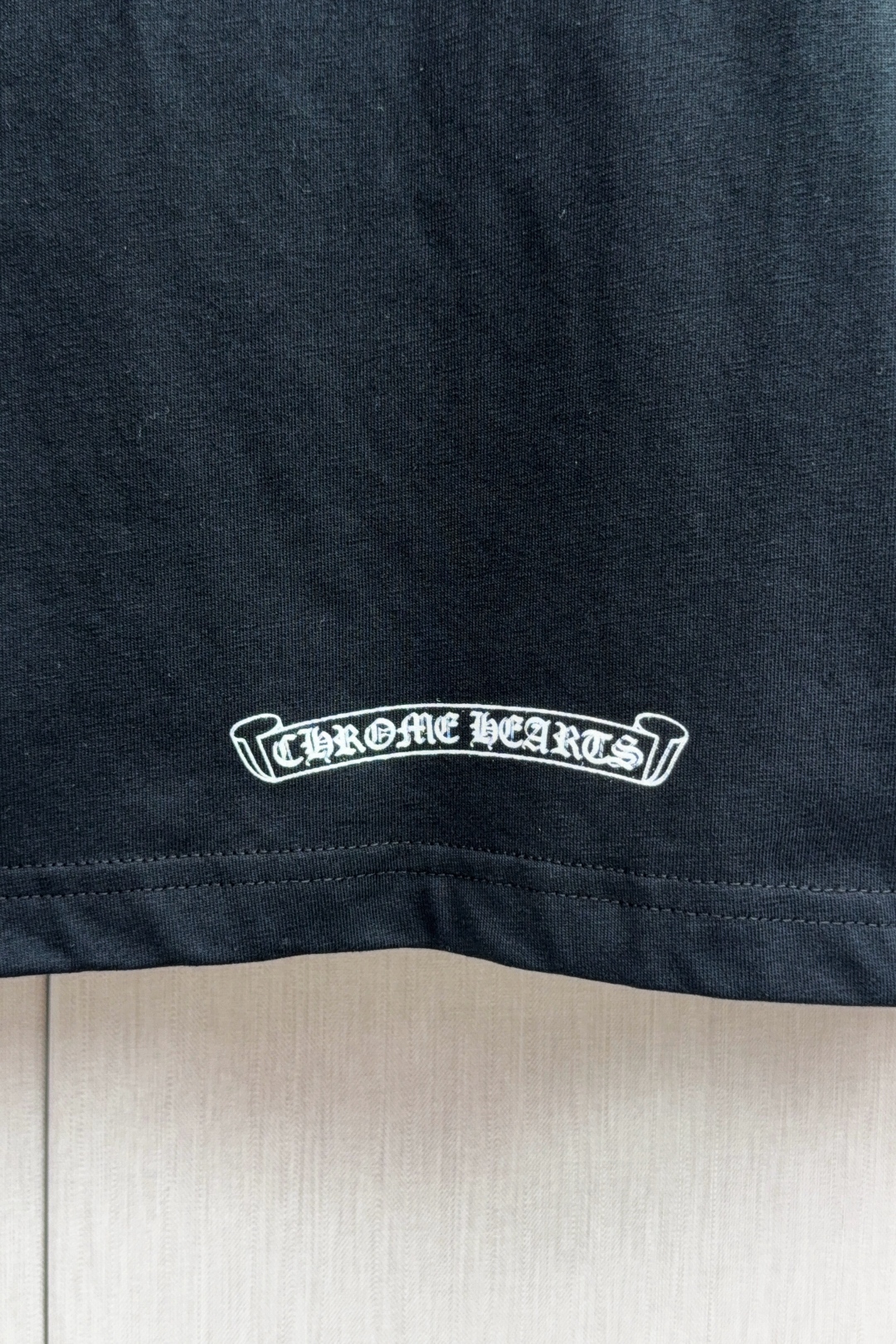 Review: Chrome Heartcroft Arm Cuffs T-shirt in Cotton with Stylish Design - 图片 7