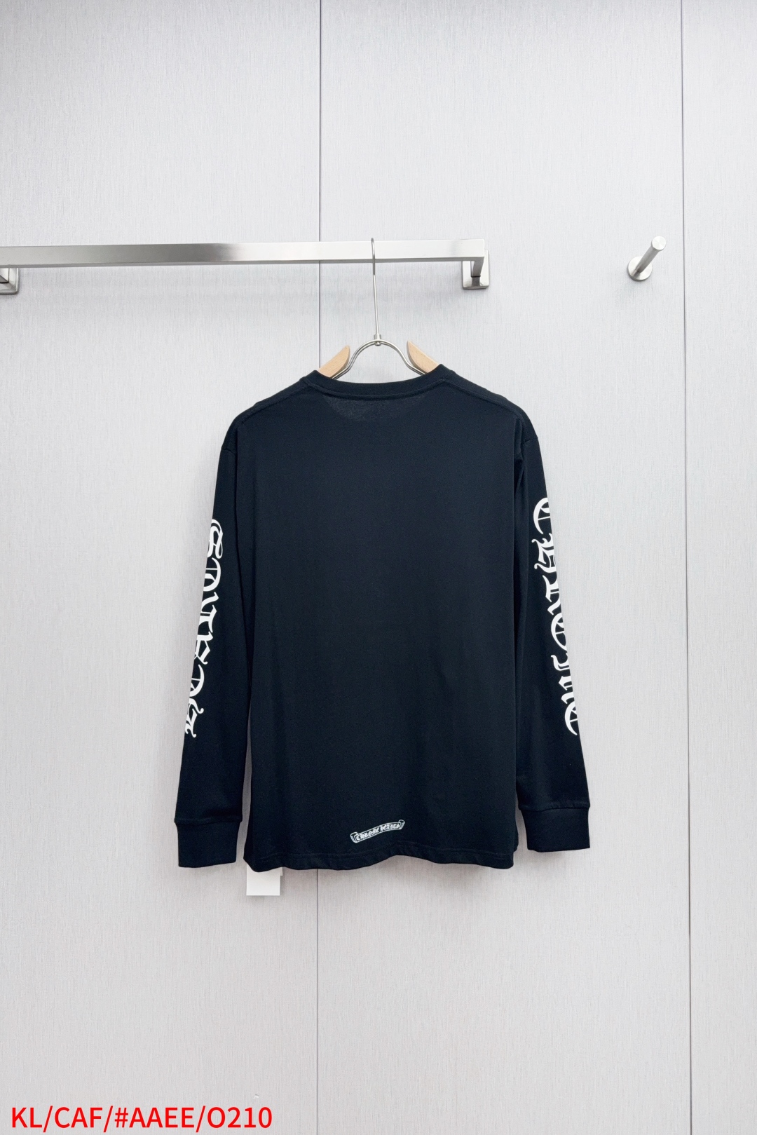 Review: Chrome Heartcroft Arm Cuffs T-shirt in Cotton with Stylish Design - 图片 2