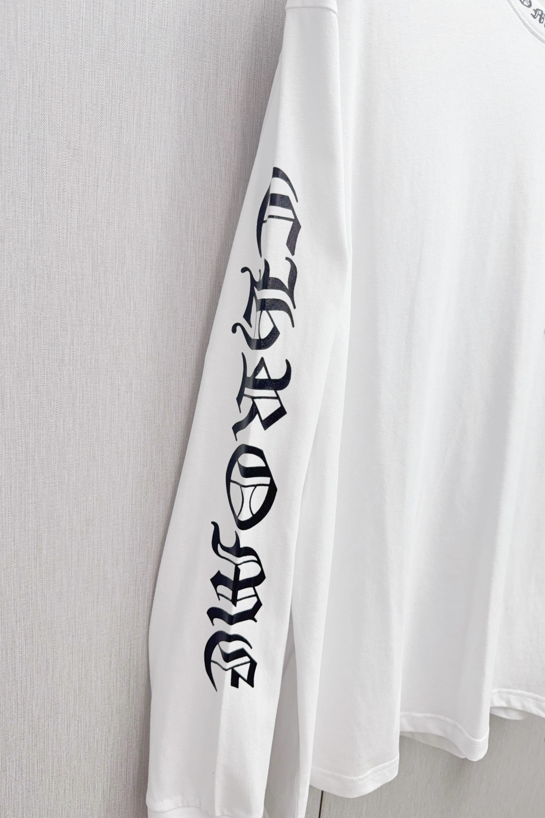 Stylish Chrome Heartcroft Cotton Arm Cuffs T-shirt in Black and White - 图片 6