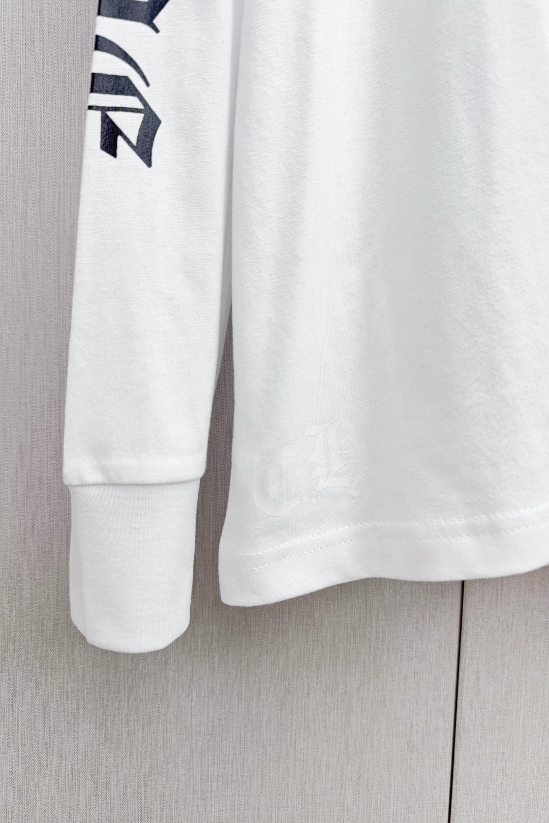 Stylish Chrome Heartcroft Cotton Arm Cuffs T-shirt in Black and White - 图片 7