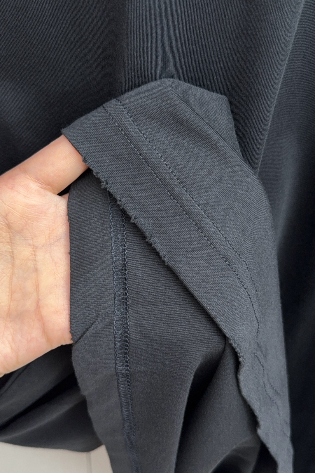 Prada 25FW Lead and Grey Triangle Long Sleeves Fabric Customization Process - 图片 7