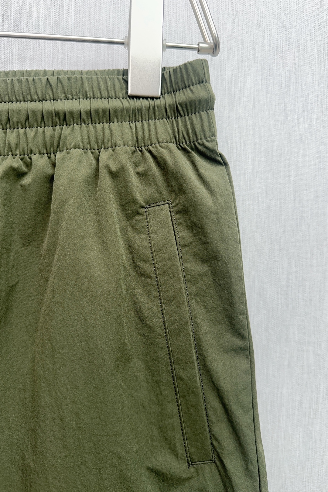 “2025 Fashion Shorts: Latest Simultaneous Sales with High-Grade Fabrics and Original Hardware Decorations” - 图片 6