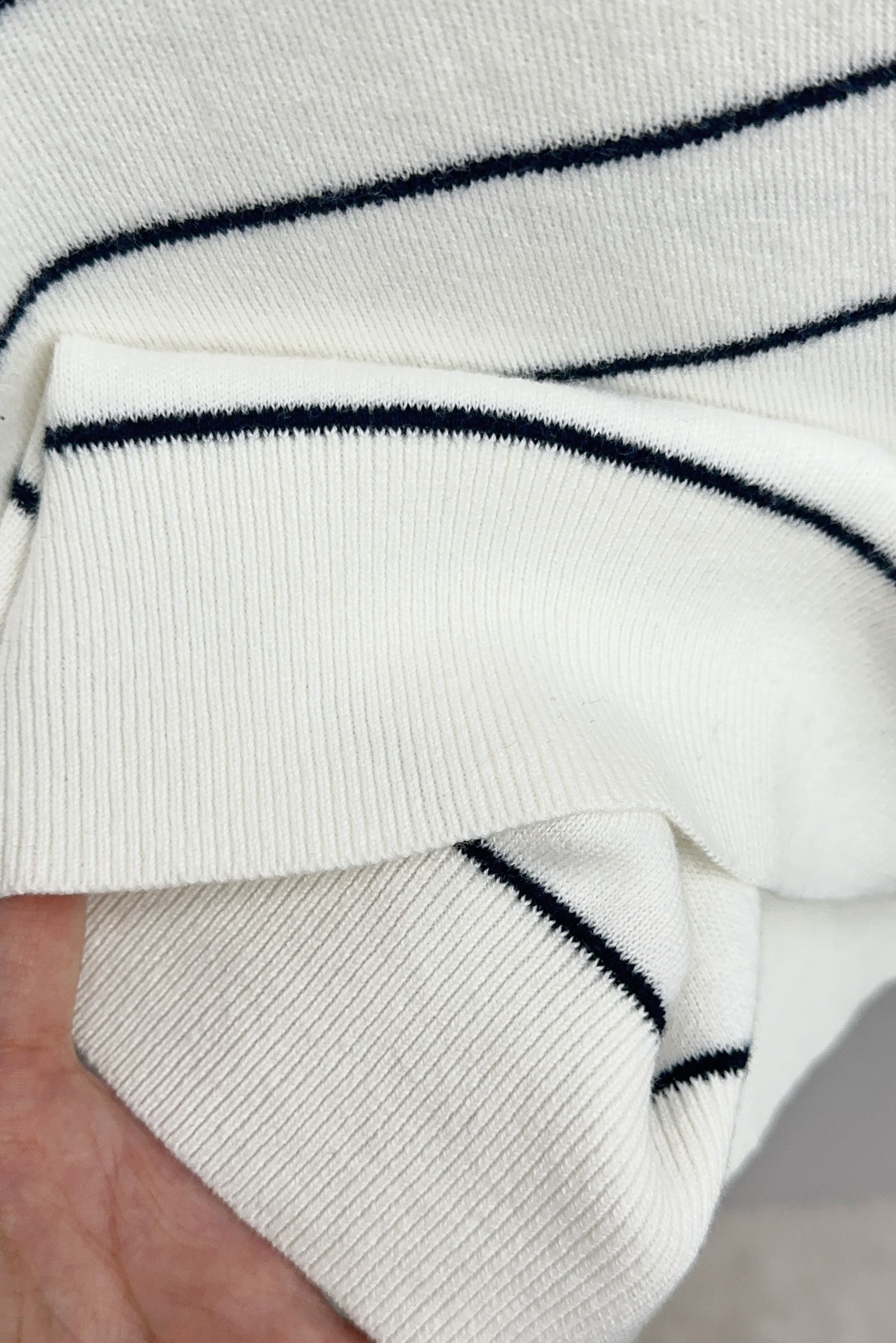 Gucci Embroidered Striped Cotton V-Neck Shirt in Multiple Sizes - 图片 7