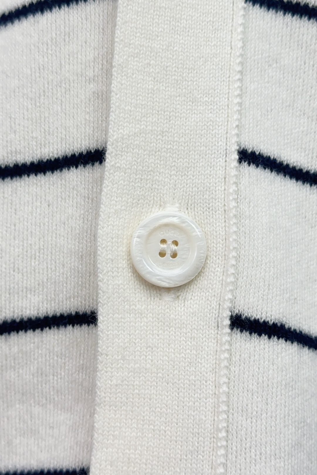 Gucci Embroidered Striped Cotton V-Neck Shirt in Multiple Sizes - 图片 5