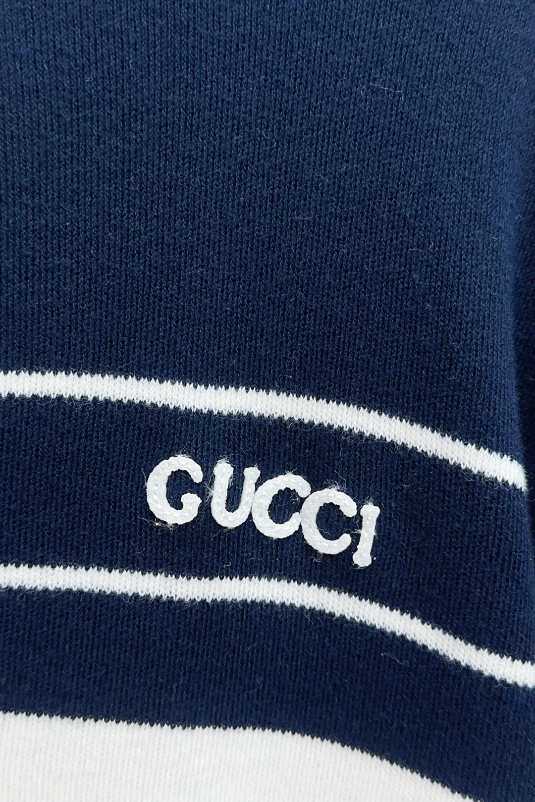 Gucci Embroidered Striped Cotton V-Neck Shirt in Multiple Sizes - 图片 4