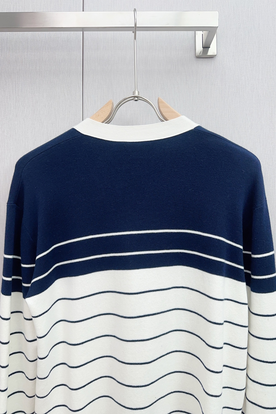 Gucci Embroidered Striped Cotton V-Neck Shirt in Multiple Sizes - 图片 8