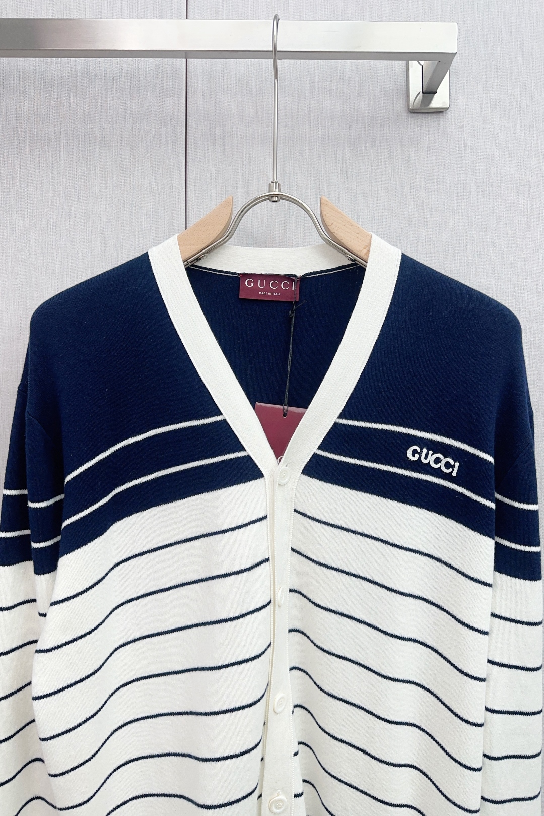 Gucci Embroidered Striped Cotton V-Neck Shirt in Multiple Sizes - 图片 3