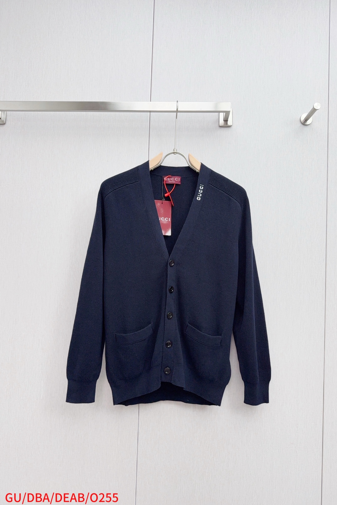 Luxurious Gucci Sweater with Floral Embroidery and Weaving