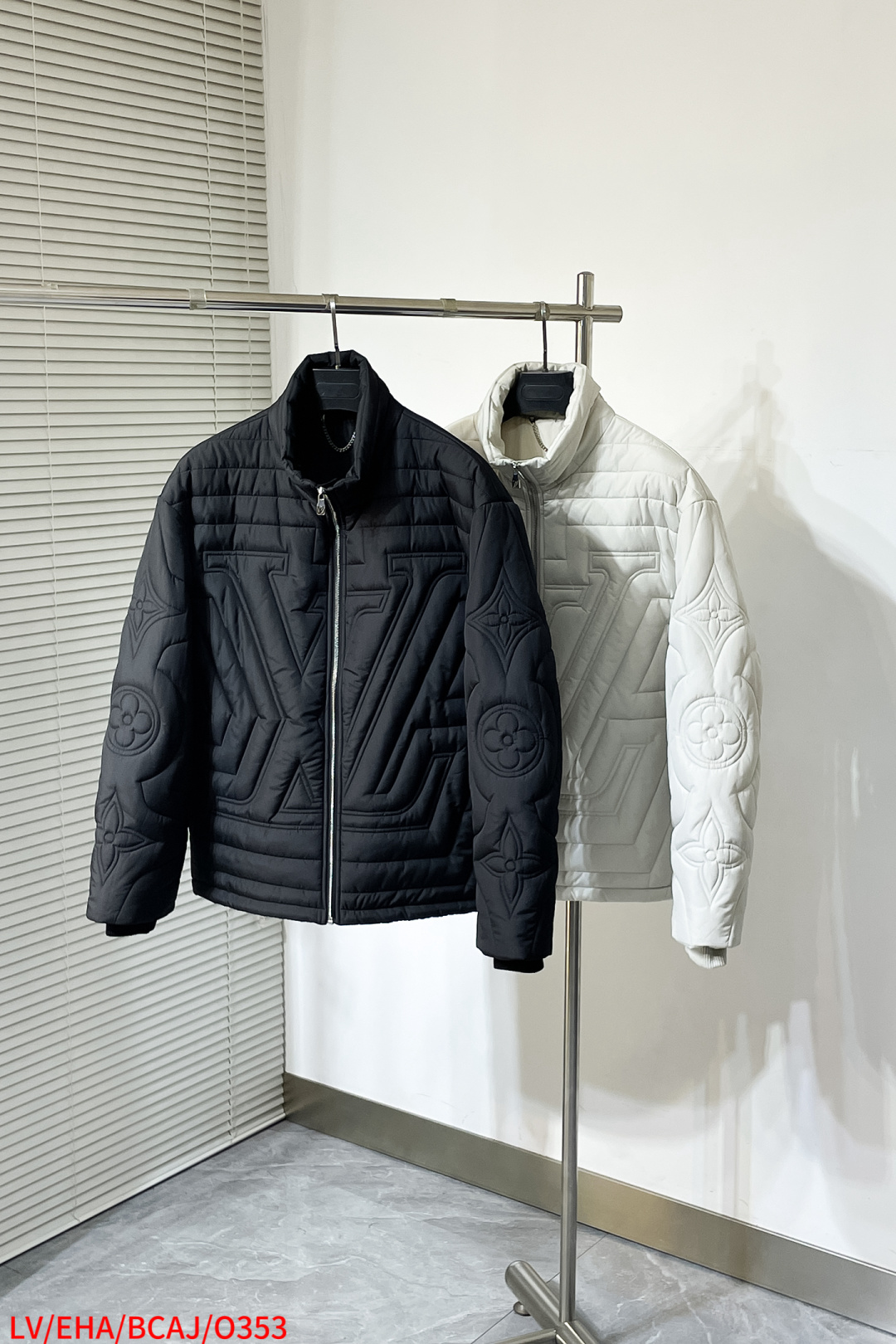 NO:537507,O353 25 Autumn and Winter New LV-Louis Vuitton stand collar cotton jacket Imported fabric Customized hardware Simple and fashionable Suitable for business, casual and other occasions Synchronized Number of code M-3XL Complete three standards The next day,,louis vuitton,louis vuitton,jackets & coats,alexander wang19860909O353 25秋冬上新LV-Louis Vuitton立领棉服夹克 进口面料 定制五金 简约时尚 适配商务、休闲等多种场合 同步 码数M-3XL 三标齐全 隔天,,louis vuitton,louis vuitton,jackets & coats,alexander wang,Men's clothing