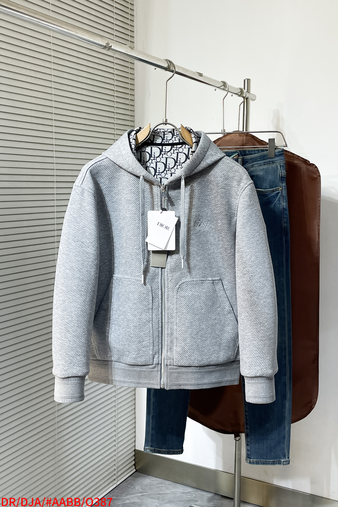 NO:502178,O387 DR DIOR 2025ss early autumn new jacket, autumn popular jacket, it is comfortable and slim to wear, lazy and casual, combined with clean and simple colors, it is particularly pleasing to look good, suitable for daily wear~ Size M-3XL complete three standards,,dior, jackets & coats, jackets & coats, alexander wang19860909O387 DR DIOR 2025ss早秋新款发布外套,秋季爆款夹克,穿上就是舒适自在又显瘦的存在,慵懒而随性,结合干净简单的色系就特别耐看,适合日常穿着~ 尺码M-3XL 三标齐全,,dior,jackets & coats,jackets & coats,alexander wang,Men's clothing