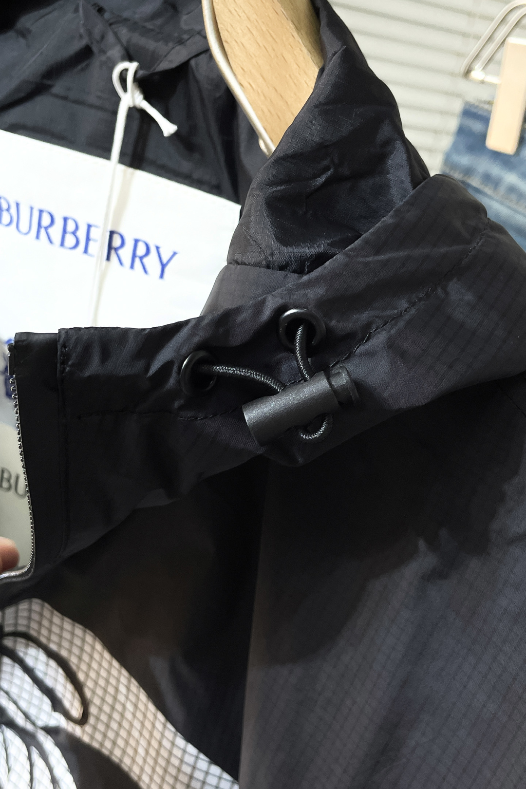 Burberry men O401 BR 2026 LL1670350 — photo 5