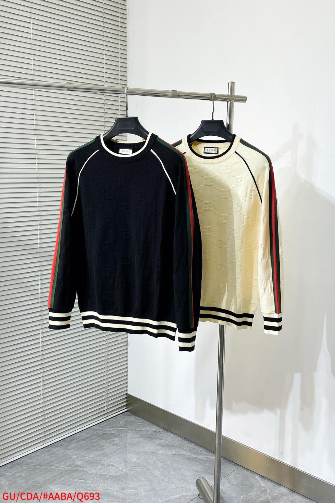 NO:595344,Q693GUCCI Gucci 2025 Autumn and Winter original men's crew neck sweater, the new season's main focus is quite stunning regardless of color, craftsmanship, and elements. The high-tech workmanship logo shows a brand-new visual display. The sweater fabric is imported from the customer. It has excellent skin-friendliness, the details are extremely perfect, impeccable, the upper body effect is excellent, and it is very eye-catching. The whole product is in good condition!  Size M-3XL k2,,gucci,sweaters,alexander wang19860909Q693GUCCI古奇 2025秋冬原单男士圆领毛衣衫,新一季主打的无论颜色,工艺,元素颇为惊艳,高工艺做工logo展现,视觉上全新的展现,客供进口毛衣面料,亲肤性绝佳,细节极致完美,无可挑剔,上身效果非常出色,非常招眼吸睛 全品相！码数M-3XL k2,,gucci,sweaters,alexander wang,Men's clothing