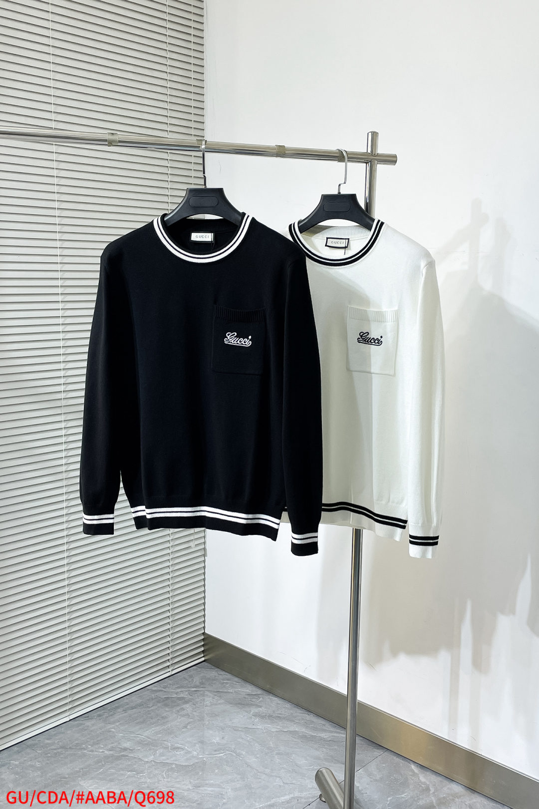 NO:595346,Q698 GUCCI 2025 Autumn and Winter original men's crew neck sweater, the new season's main focus is quite stunning in terms of color, craftsmanship and elements. The high-tech workmanship logo shows a brand-new visual display. The sweater fabric is imported from the customer. It has excellent skin-friendliness. The details are extremely perfect and impeccable. The upper body effect is excellent and very eye-catching. The whole product is in good condition!  Size M-3XL k2,,gucci,sweaters,alexander wang19860909Q698 GUCCI 2025秋冬原单男士圆领毛衣衫,新一季主打的无论颜色,工艺,元素颇为惊艳,高工艺做工logo展现,视觉上全新的展现,客供进口毛衣面料,亲肤性绝佳,细节极致完美,无可挑剔,上身效果非常出色,非常招眼吸睛 全品相！码数M-3XL k2,,gucci,sweaters,alexander wang,Men's clothing