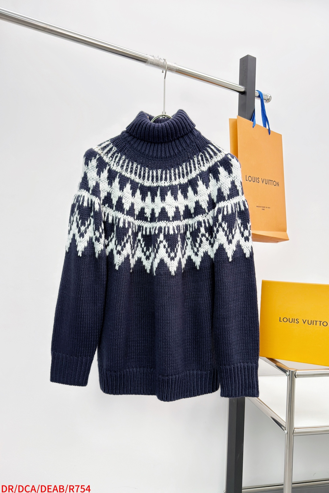 NO:726043,Replaced after the end of the year R754 DR Dior Dior exclusive new original men's casual turtleneck sweater, high-end customization, high-end version, fashionable and versatile, imported fabrics, super soft and delicate feel, skin-friendly and comfortable to wear, high-end boutique, factory finely made upper body is very good, men's must-have item, complete with three standards, size S-XL, complete with three standards, next day, dior, dior, sweaters,19860909年后退换 R754 DR Dior迪奥 独家专供新款原单男士休闲高领毛衣 高端定制 高端版本 时尚百搭爆款 进口面料 手感超柔软细腻 穿着亲肤舒适 高端精品 代工厂精细做上身非常赞 男士必备单品 三标齐全 码数S-XL 三标齐全 隔天,,dior,dior,sweaters,,Men's clothing