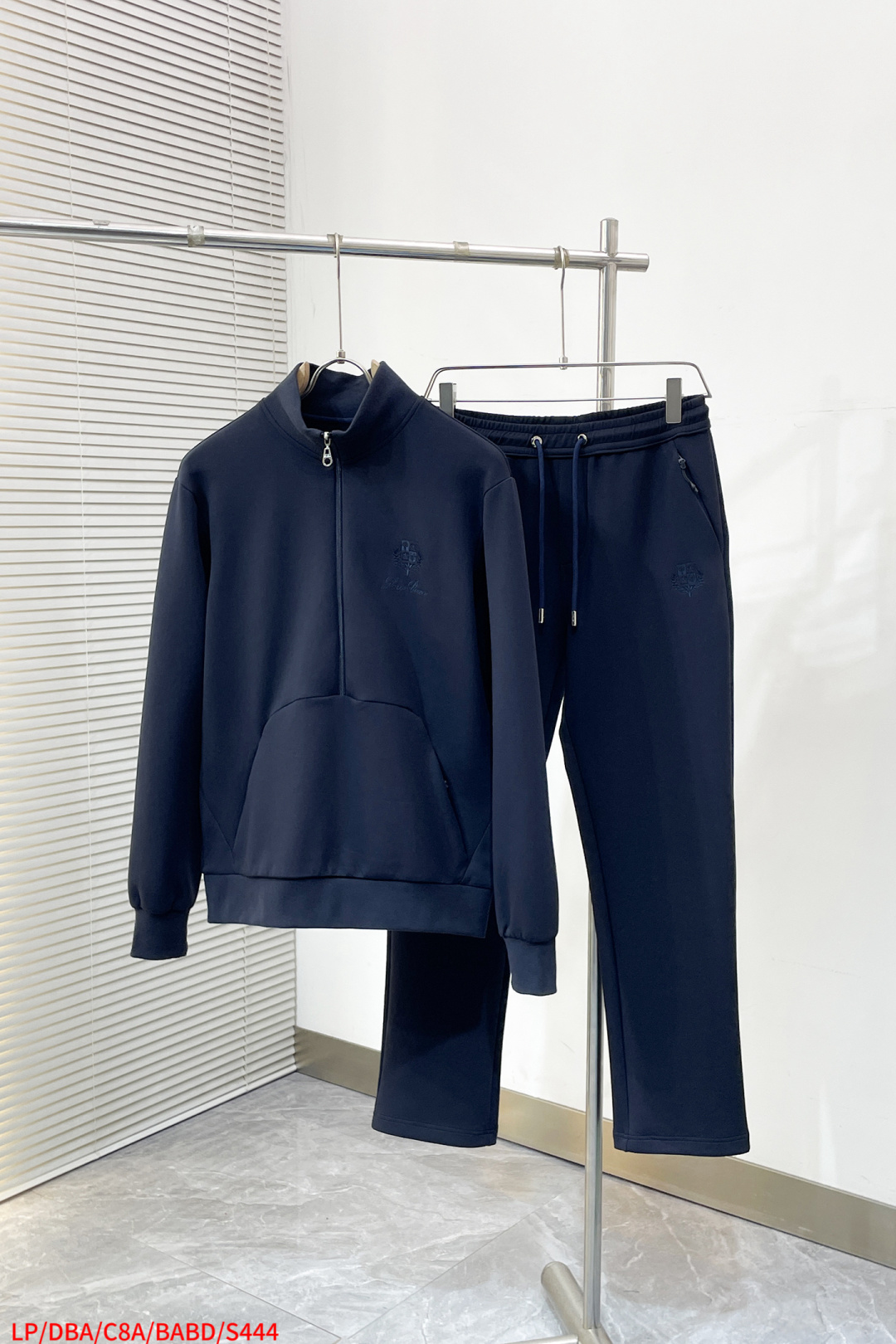 NO:726034,Replacement tops and pants after the new year S444 LP (Loro Piana), the latest early spring 2026, available at the same time, original order, fashionable and casual, using imported original fabrics, top-notch embroidery technology letter pattern decoration logo, original hardware accessories decoration, extremely high grade, comfortable and versatile, and the upper body is very handsome!  3 colors recommended, sizes M-3XL, complete with three standards, can be sold separately, next day, loro piana, loro piana,19860909年后退换 上衣 裤子 S444 LP(Loro Piana ),2026 早春最新品,同步有售,原单狠货,时尚休闲,采用进口原版面料,顶级刺绣工艺字母图案装饰logo,原版五金辅料装饰,档次极高,舒适百搭,上身帅气十足！3色推荐,码数M-3XL 三标齐全 可拆卖 隔天,,loro piana,loro piana,,Men's clothing