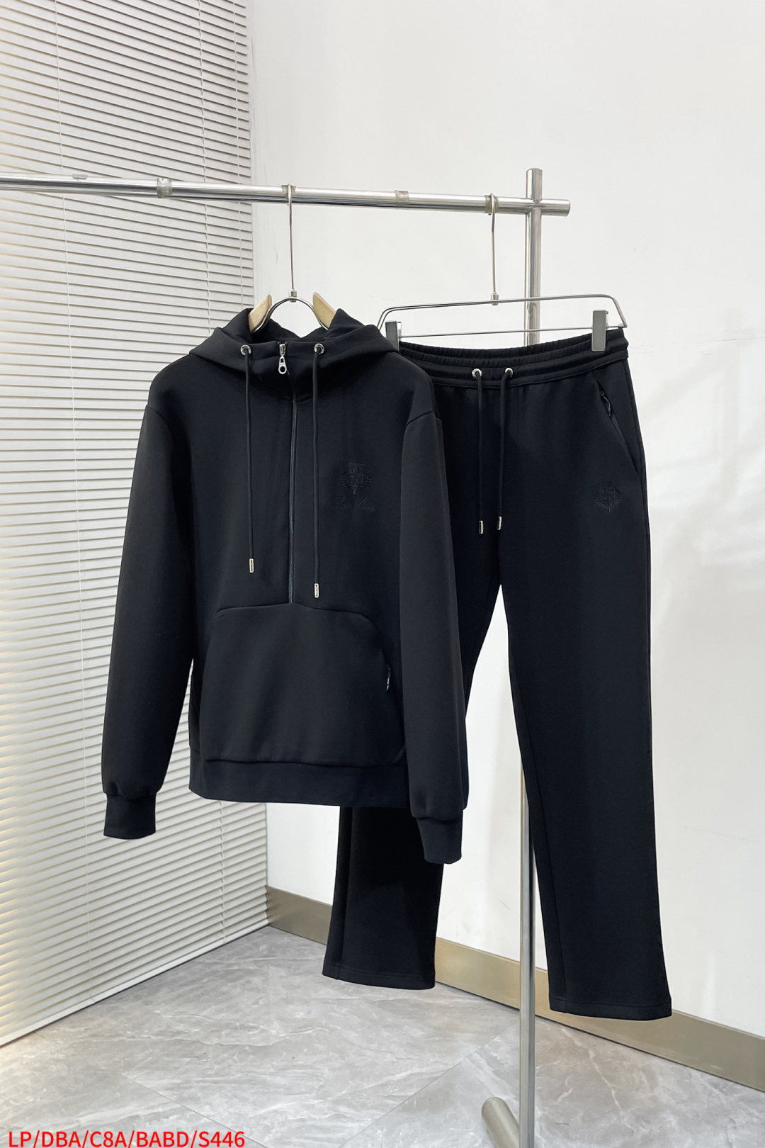 NO:725968,Replacement tops and pants after the new year S446 LP (Loro Piana), 2026 spring style, the latest product, available at the same time, original order, fashionable and casual, using imported original fabrics, top-notch embroidery technology letter pattern decoration logo, original hardware accessories decoration, extremely high grade, comfortable and versatile, and the upper body is very handsome!  3 colors recommended, sizes M-3XL, complete with three standards, can be sold separately, next day, loro piana, loro piana,19860909年后退换 上衣 裤子 S446 LP(Loro Piana ),2026 春款 最新品,同步有售,原单狠货,时尚休闲,采用进口原版面料,顶级刺绣工艺字母图案装饰logo,原版五金辅料装饰,档次极高,舒适百搭,上身帅气十足！3色推荐,码数M-3XL 三标齐全 可拆卖 隔天,,loro piana,loro piana,,Men's clothing