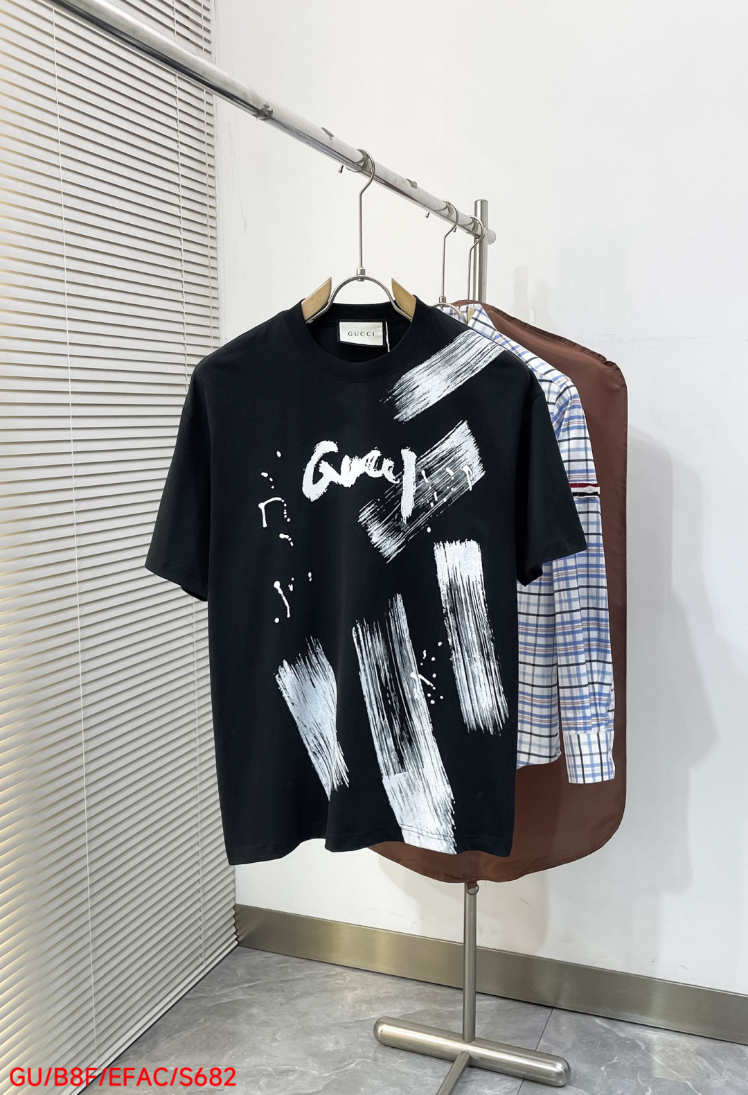 NO:734528,S682 GUCCI is a must-have new model of original men's casual short-sleeves. High-end customization. High-end version. Fashionable and versatile imported fabrics. Super soft and delicate feel. Skin-friendly and comfortable to wear. High-end boutique. The upper body is exquisitely made by the factory. A must-have item for men. Three complete standards. Size S-2XL, gucci, T-shirt,19860909S682 GUCCI 砸锅卖铁都要上的新款新款原单男士休闲短袖 高端定制 高端版本 时尚百搭爆款进口面料 手感超柔软细腻 穿着亲肤舒适 高端精品 代工厂精细做上身非常赞 男士必备单品 三标齐全 码数S-2XL,,gucci,T-shirt,,Men's clothing