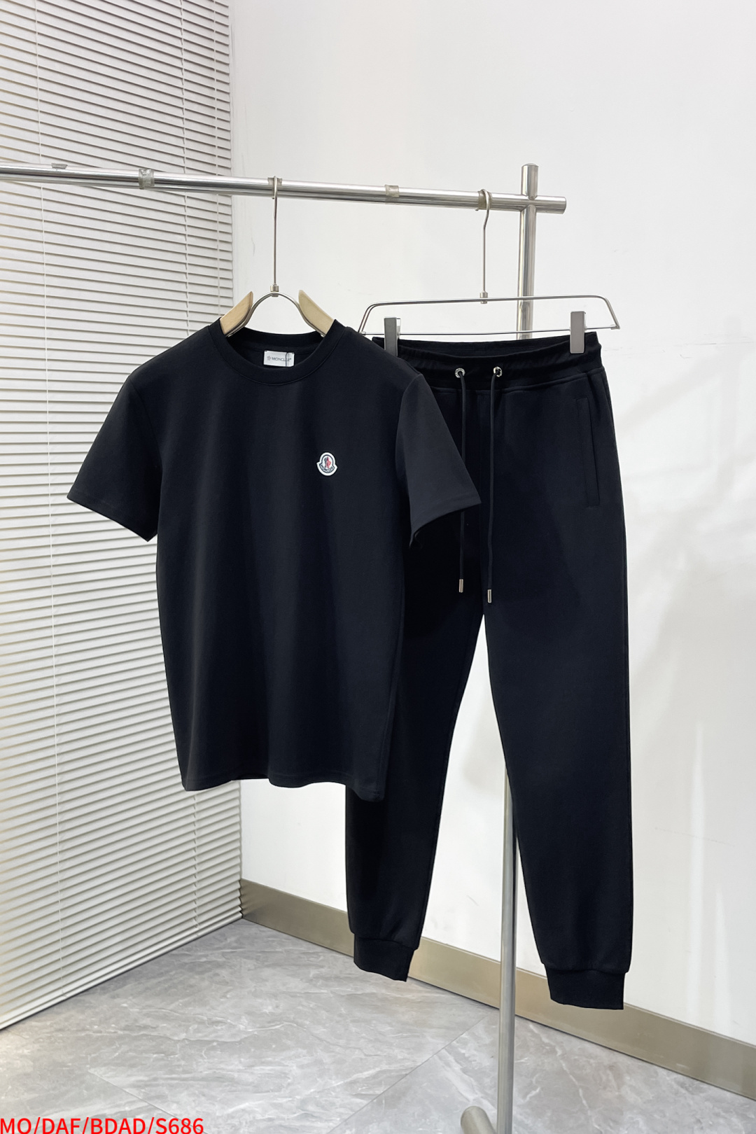 NO:734471,S686 MONCLER is exclusively available on the official website for spring and summer. It is a high-end exclusive customized style. The new style casual suit for early spring, breathable, comfortable and casual!  Full of high-end feel!  The details are exquisite and high-end, and the workmanship is impeccable!  The original high-end fabric is very high-end!  The fabric is crisp, anti-wrinkle and wear-resistant, neat and stylish. This spring and summer, everyone must buy a set. It must look handsome and nice when worn. This model is highly recommended by our family!  Sizes M-3XL, complete with three standards, not for sale,,19860909S686 MONCLER 春夏官网独家专供 高端独家定制款 早春新款同款休闲套装,透气舒适休闲！高级感满满！细节精致高档,做工无可挑剔！原版高端面料很显高级！面料挺括抗皱耐磨,利落有型 这个春夏每人必须入手一套 穿上必须是醉帅气的 醉nice的 咋们家特别推荐款！尺码M-3XL 三标齐全 不拆卖,,,Men's clothing