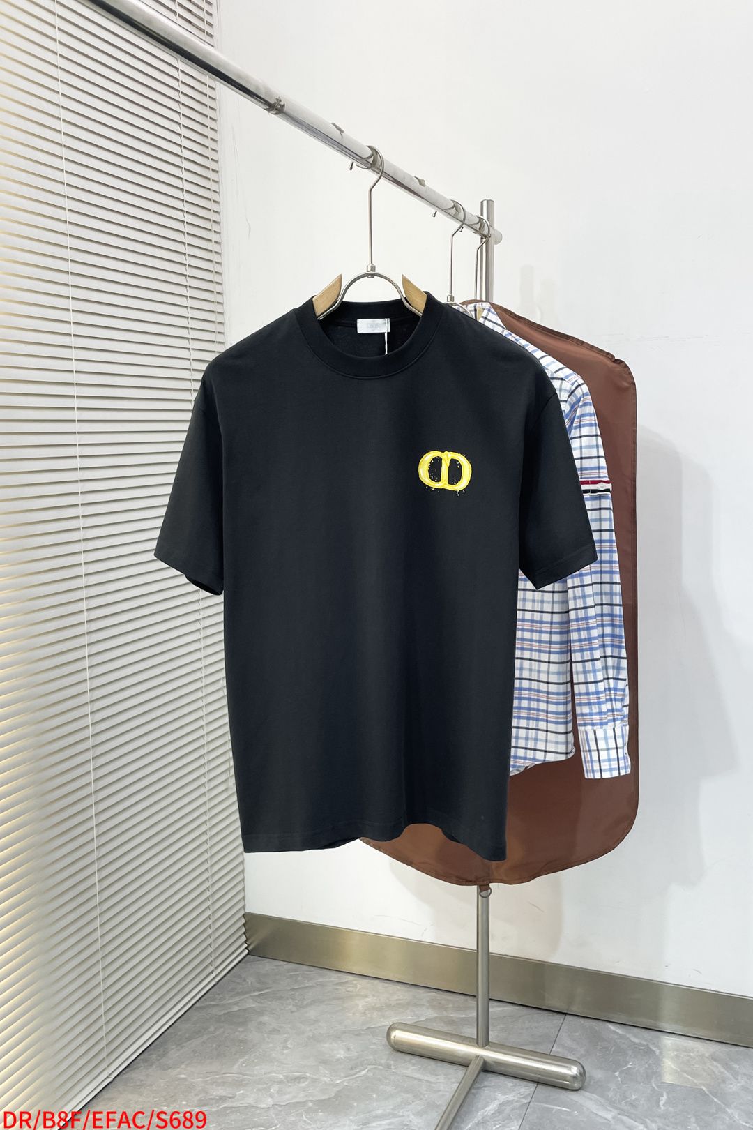 NO:734461,S689 DR Dior 300g round neck short-sleeved T-shirt brand classic classic simplicity offset printing letter LOGO embossing process 2025ss official synchronization high version high quality fashionable personality versatile trend pure original quality original fabric hangtag collar label washed wheat three standards complete Color: black. White. Size S M L XL XXL,, dior, T-shirt, tees, t-shirt,19860909S689 DR 迪奥 300克圆领短袖T恤 品牌经典 经典简约 胶印 字母LOGO压花工艺 2025ss官方同步 高版本 高品质 时尚个性 百搭潮流 纯原品质 原版面料 吊牌 领标 水洗麦 三标齐全 颜色: 黑色.白色. 尺码S M L XL XXL,,dior,T-shirt,tees，t-shirt,,Men's clothing