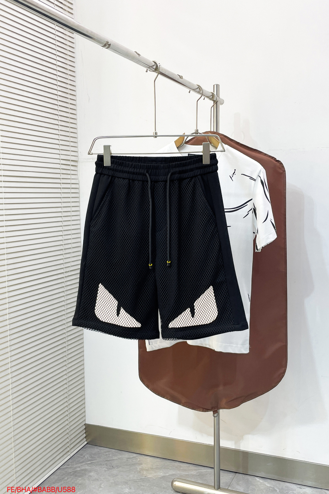 NO:841828,Early spring U588 FENDI 1956Ss is exclusively for the high-end version of new casual beach shorts!  Customized fabric, inner gauze, high breathability and comfort, impeccable details, brand element design concept, reflecting high quality. It feels delicate and soft!  It presents a casual cut and the upper body shape is awesome!  Size: M-3XL,,fendi,shorts,19860909早春 U588 FENDI 1956Ss独家专供新款休闲沙滩短裤高端版本！定制面料 内里纱网 透气舒适度高,细节无可挑剔,品牌元素设计理念,体现高品质.手感细腻柔软！呈现休闲裁剪,上身版型超赞！ 码数: M-3XL,,fendi,shorts,,Men's clothing