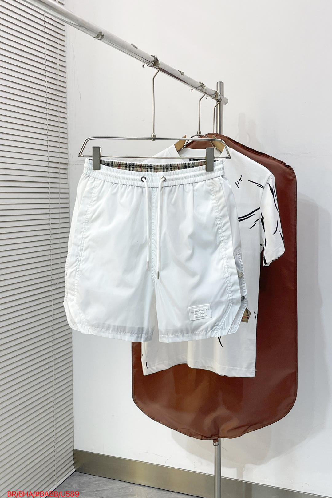 NO:841832,Early spring U589 BR Burberry 1966Ss exclusive high-end version of new casual beach shorts!  Customized fabric, inner gauze, high breathability and comfort, impeccable details, brand element design concept, reflecting high quality. It feels delicate and soft!  It presents a casual cut and the upper body shape is awesome!  Size: M-3XL,,burberry,shorts,19860909早春 U589 BR 巴宝莉 1966Ss独家专供新款休闲沙滩短裤高端版本！定制面料 内里纱网 透气舒适度高,细节无可挑剔,品牌元素设计理念,体现高品质.手感细腻柔软！呈现休闲裁剪,上身版型超赞！ 码数: M-3XL,,burberry,shorts,,Men's clothing