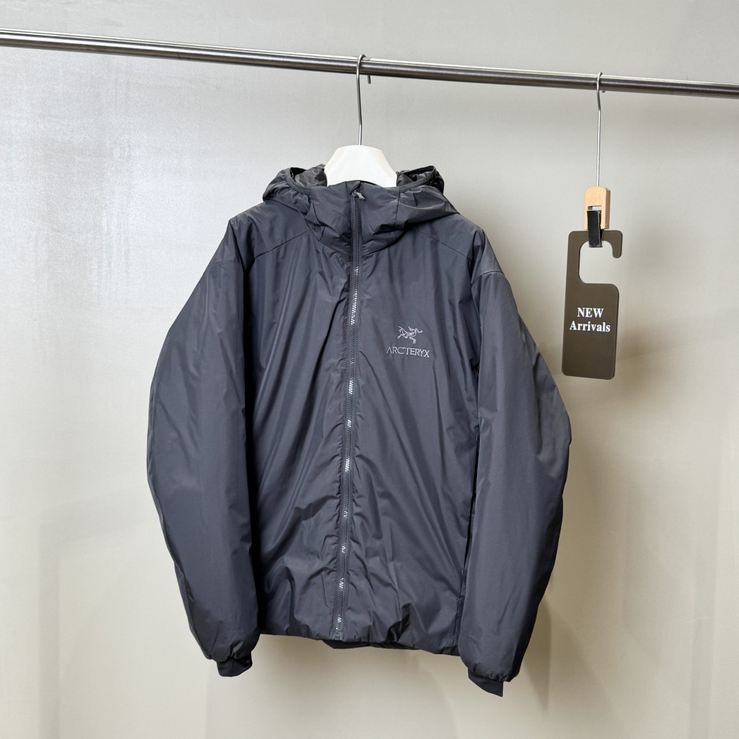 𝗔𝗥𝗖'𝗧𝗘𝗥𝗬𝗫|𝐀𝐓𝐎𝐌 𝟭.𝟬系列 𝐇𝐨𝐨𝐝𝐲 户外防水防风保暖 棉服
石墨灰(图片拍出色差)
𝐒𝐢𝐳𝐞:𝐒 𝐌 𝐋 𝐗𝐋 𝐗𝐗𝐋 𝐗𝐗𝐗𝐋
产品配色:黑银色、黑金色、隐秘灰、石墨灰、砂陶棕、幽雾绿、贝母粉、深蓝色、浅绿色、浩瀚紫、幸运粉、破晓蓝、群青蓝、荧光绿、玫红色、风暴紫、星际紫、水洗蓝、暖阳橙、埃齐橙色、幻银紫、极圈白