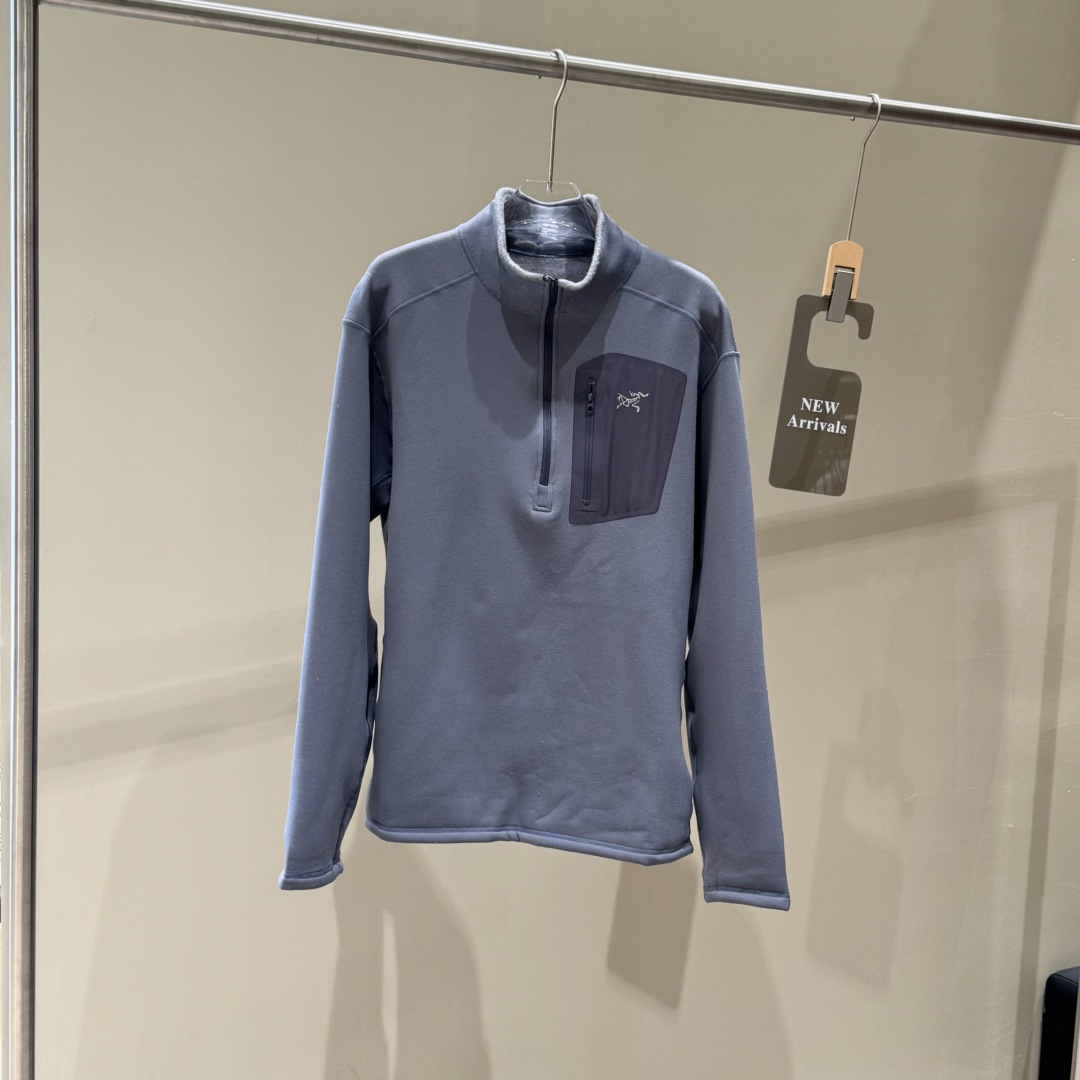 ARC‘TERYX |KYANITE Hoody 半拉链立领 刺绣 Logo 休闲抓绒长袖夹克 产品配色:黑色、层云蓝、宝石蓝、砂陶棕 编码:000300E
