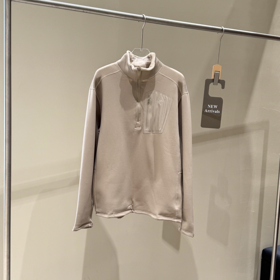 ARC‘TERYX |KYANITE Hoody 半拉链立领 刺绣 Logo 休闲抓绒长袖夹克 产品配色:黑色、层云蓝、宝石蓝、砂陶棕 编码:000300E